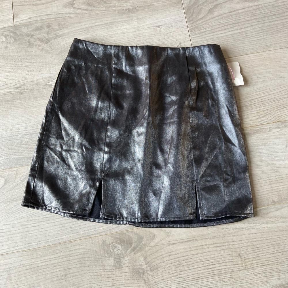 Forever 21 Forever 21 Silver Shiny Mini Skirt Size 28" / US 6 / IT 42 - 1 Thumbnail
