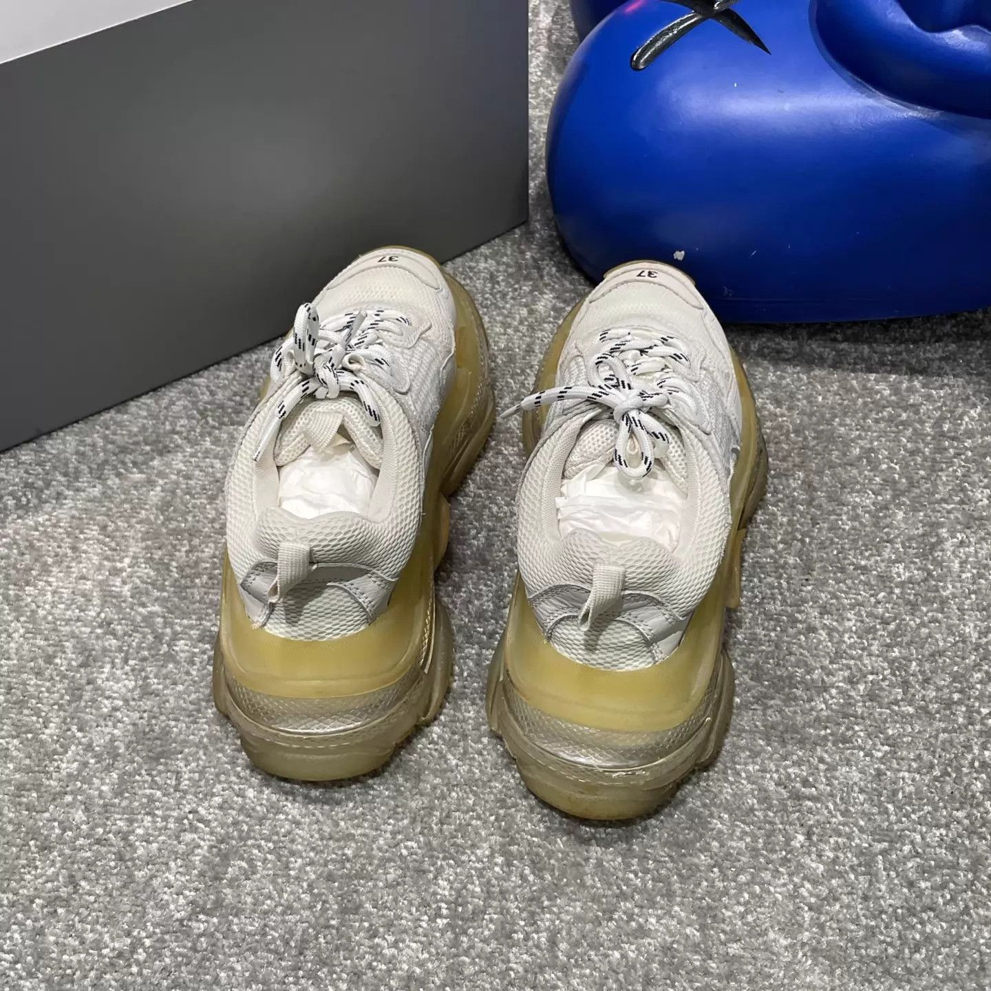 Balenciaga Balenciaga Round Toe Lace-Up Low-Top Dad Shoe 37 Size US 6.5 / IT 36.5 - 6 Thumbnail