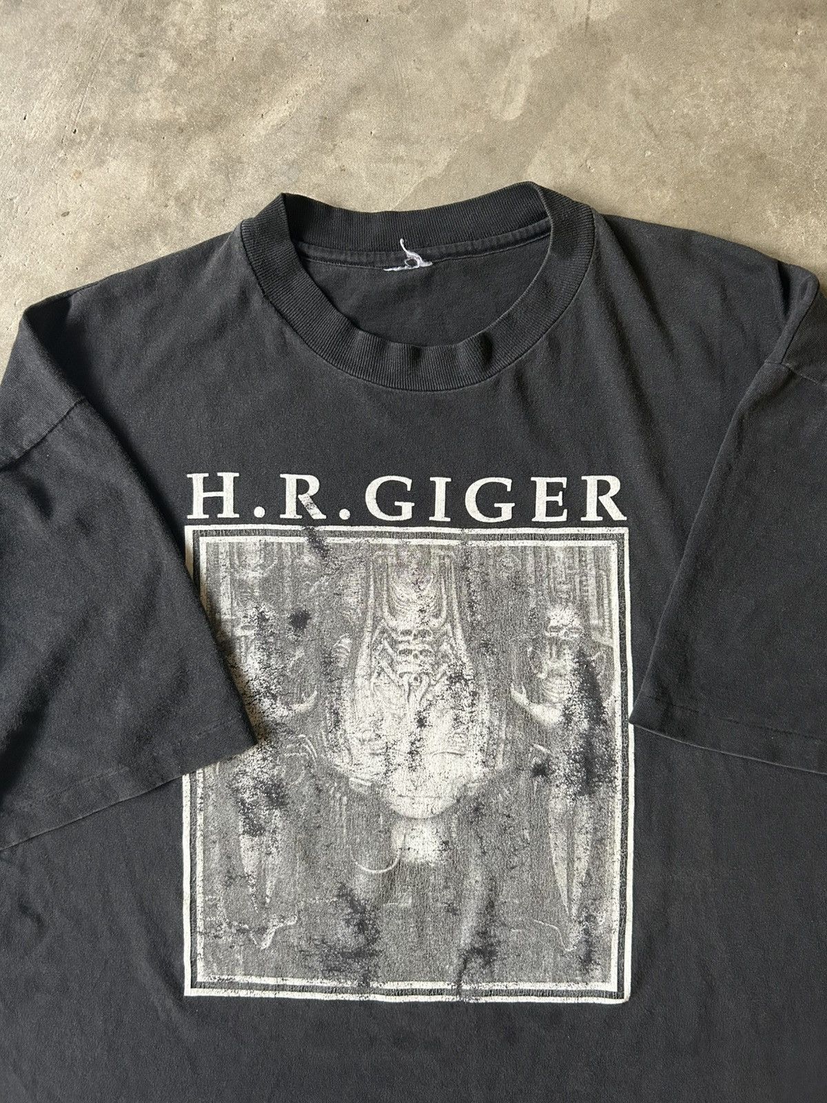 Band Tees Rare Vintage "H.R. Giger Aliens "Art Tee Size US XL / EU 56 / 4 - 6 Thumbnail