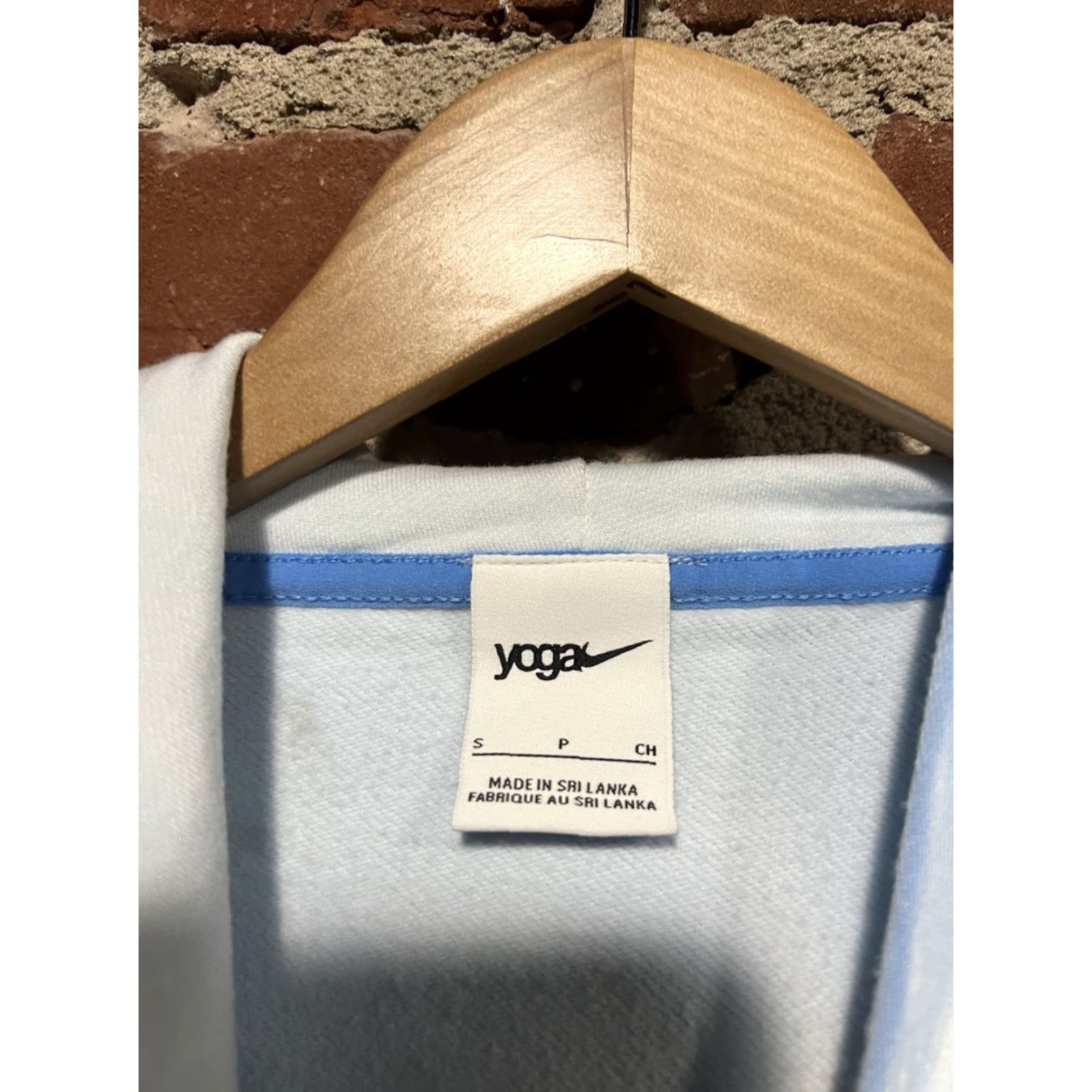 Nike Nike Yoga Hoodie Womens Blue Tie Dye Cropped Pullover Size S Lightweight Activewear Short Is this correct? Size S / US 4 / IT 40 - 3 Thumbnail