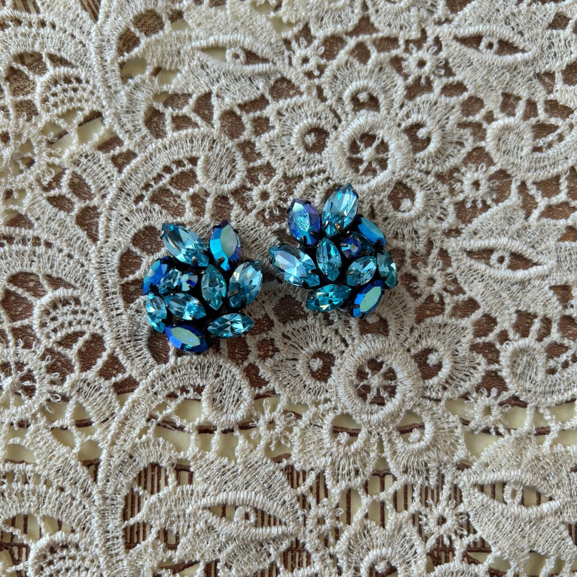 Vintage Vintage Blue Glass Rhinestone Aurora Borealis Clip Earrings Size ONE SIZE - 1 Thumbnail