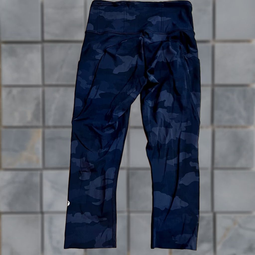 Lululemon VINTAGE Lululemon Leggings Crop II Cut Off Camo Multi Grey Womens 4 Fast Free Capri Gray Women Size 27" / US 4 / IT 40 - 1 Thumbnail
