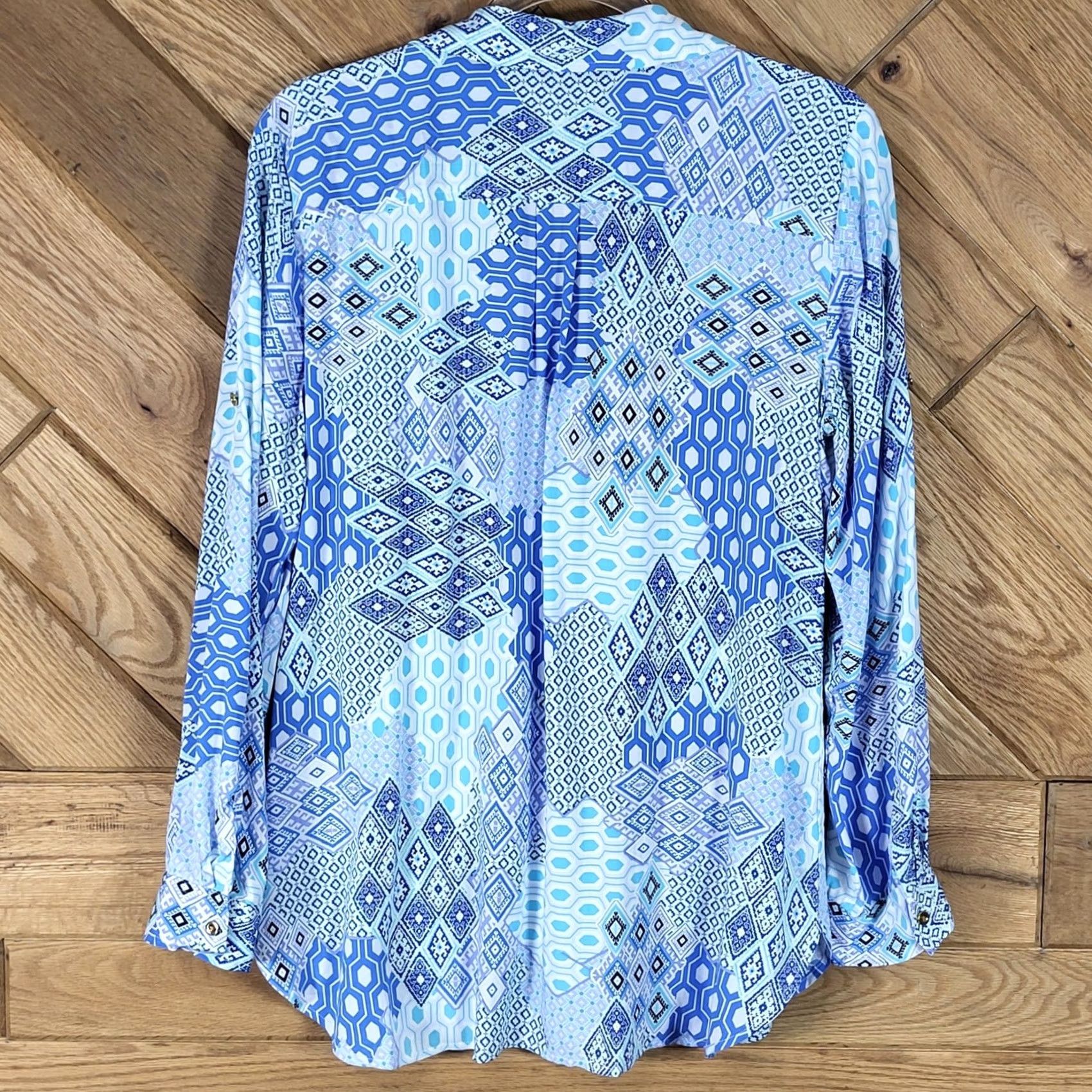 Talbots Talbots Shirt Womens Medium Blue White Geometric Tile Print Roll Down Button Tab Size M / US 6-8 / IT 42-44 - 5 Thumbnail