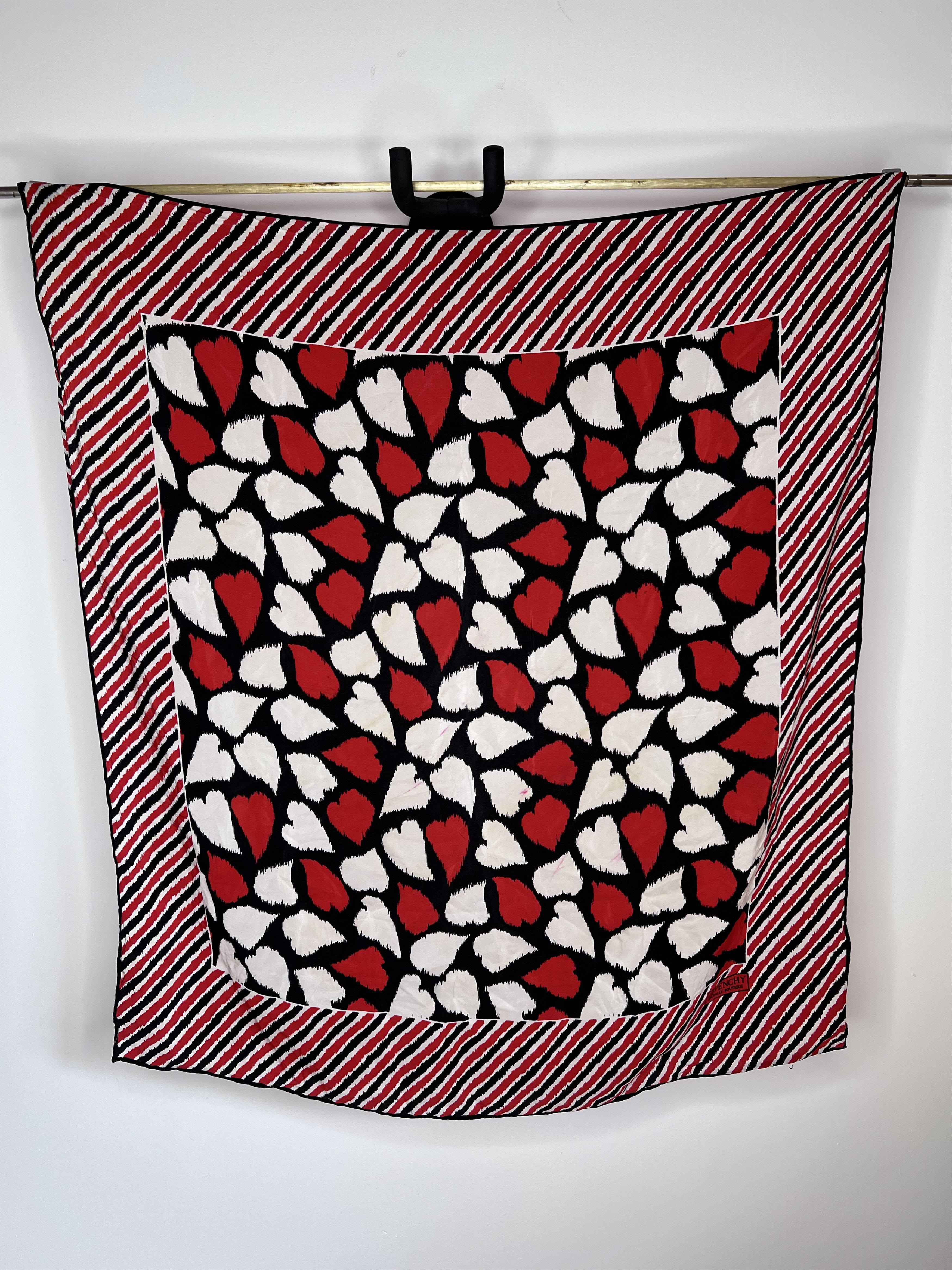 Givenchy GIVENCHY NOUVELLE BOUTIQUE HEART PRINT SILK SCARF VINTAGE Size ONE SIZE - 1 Thumbnail