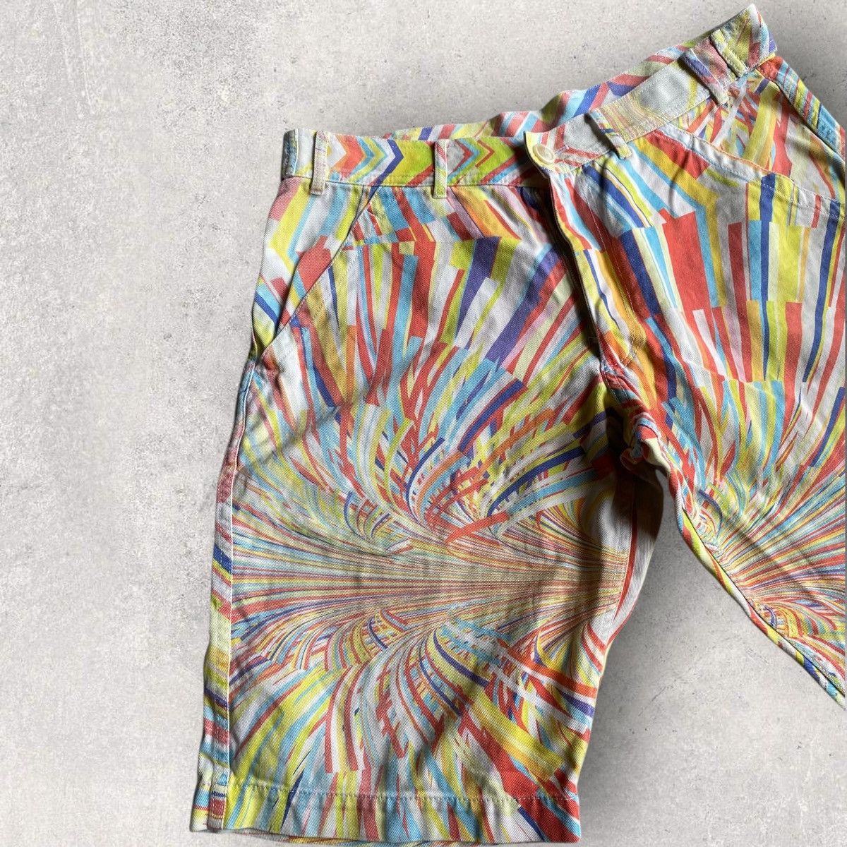 Comme des Garcons Comme Des Garcons Shirts Psychedelic Print Shorts Size US 32 / EU 48 - 3 Thumbnail