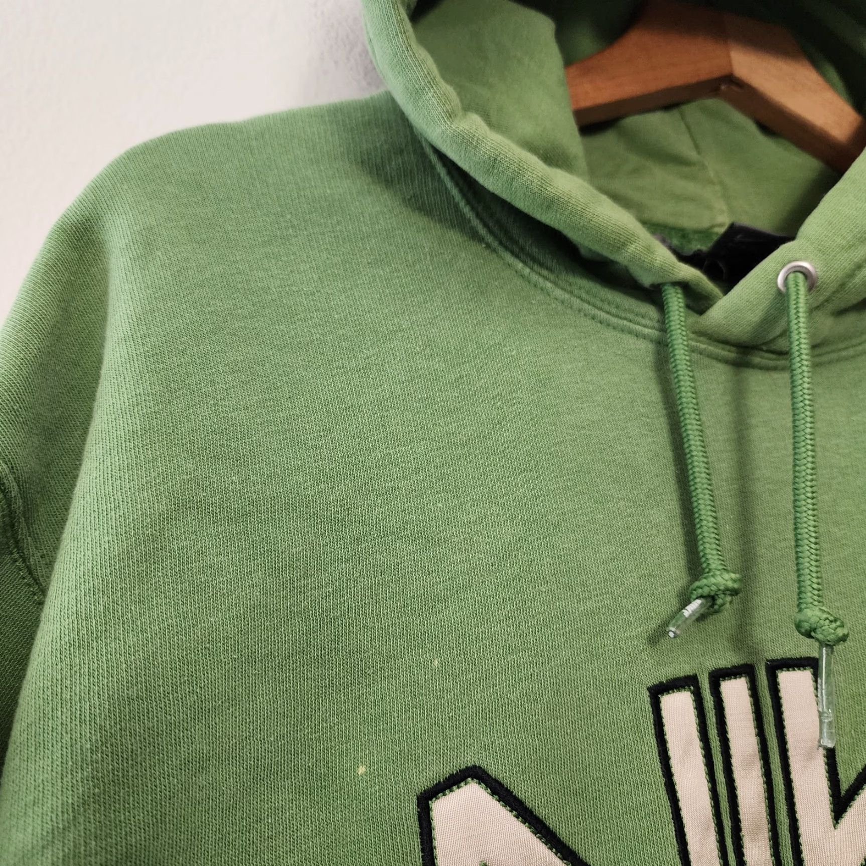 Nike VINTAGE Nike Hoodie Mens Medium Green Pullover Silver Tag Spellout Center M Mens Green Nike Hoodie Size US M / EU 48-50 / 2 - 5 Thumbnail