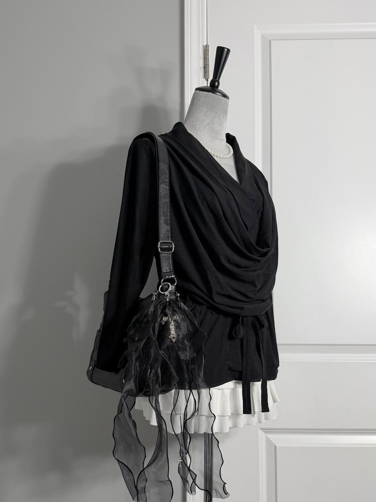 Other Vintage Juliette Black Draped Cowl Neck Blouse w/ Waist Tie Size M / US 6-8 / IT 42-44 - 8 Thumbnail