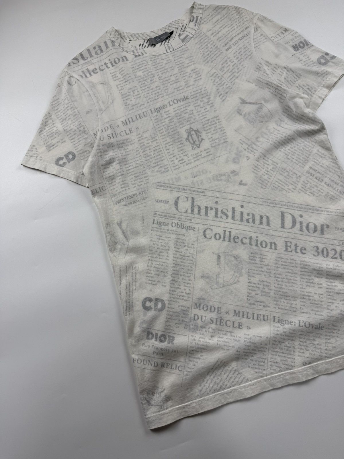 Dior Dior x Daniel Arsham S/S’20 Newspaper Print Tee Size US S / EU 44-46 / 1 - 4 Thumbnail