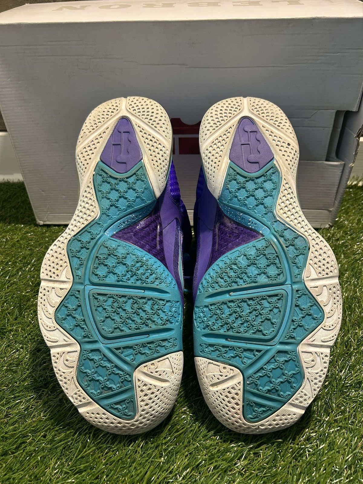 Nike Nike Lebron 9 Size 11 Summit Lake Hornets w/og box Size US 11 / EU 44 - 6 Thumbnail