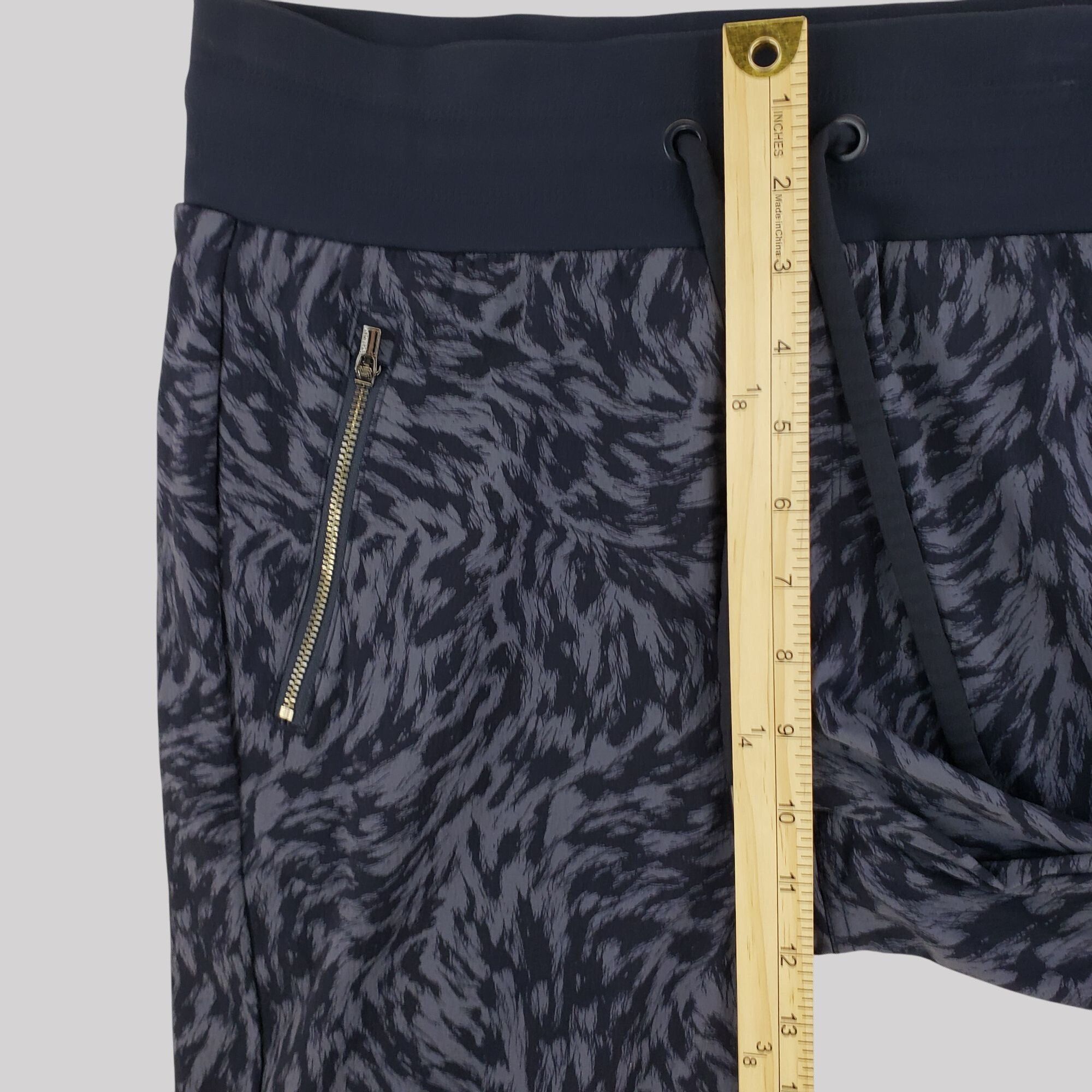 Athleta Athleta Trekkie North Printed Crop 23" Joggers Size 6 Size 28" / US 6 / IT 42 - 7 Thumbnail
