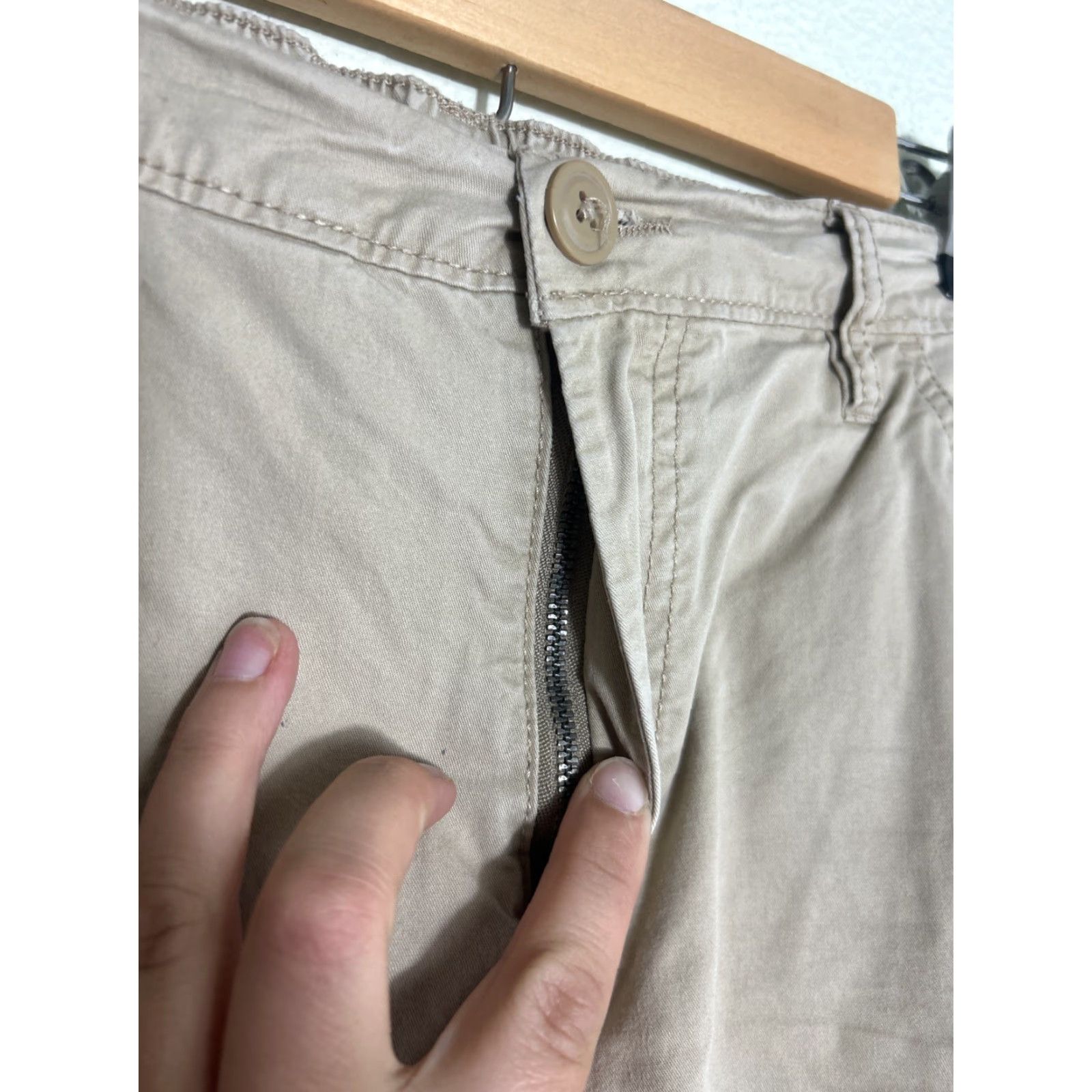 Aeropostale Aeropostale Womens XS Cargo Pants Elastic Waist Cotton Beige 25x29 Size 26" / US 2 / IT 38 - 6 Thumbnail