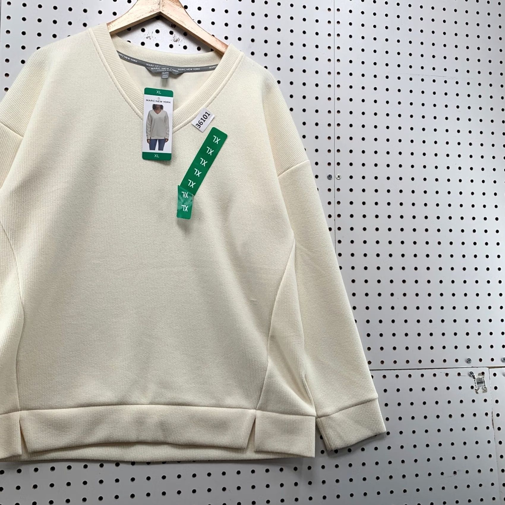 Vintage Marc New York Sweater Womens XL Cream Pullover Sweater V-Neck Relaxed Fit 23x28 Ivory Sweatshirt Womens XL Size XL / US 12-14 / IT 48-50 - 4 Thumbnail