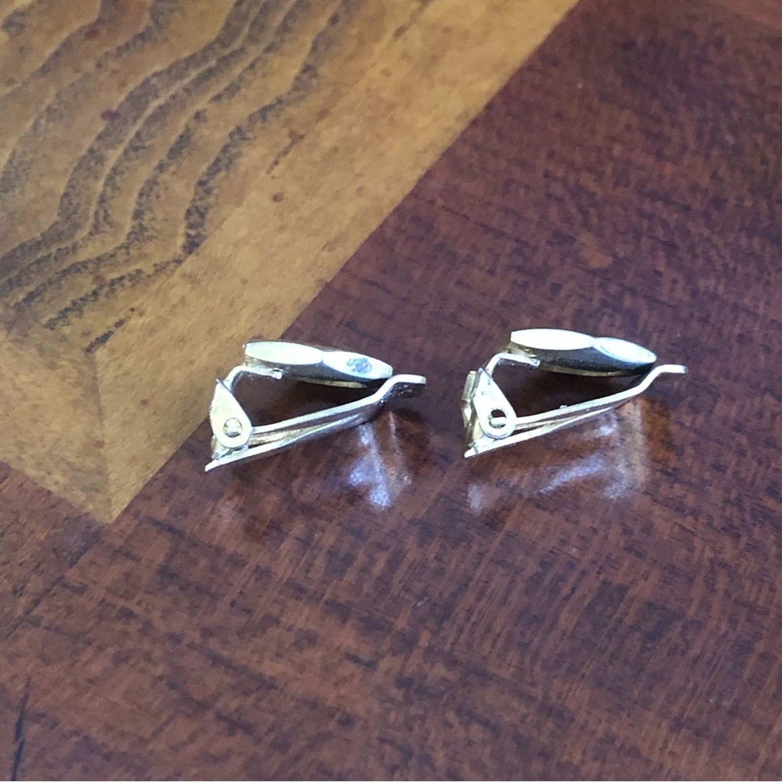 Vintage Vintage oval tiger eye cabochon gold plated clip on earrings Size ONE SIZE - 3 Thumbnail