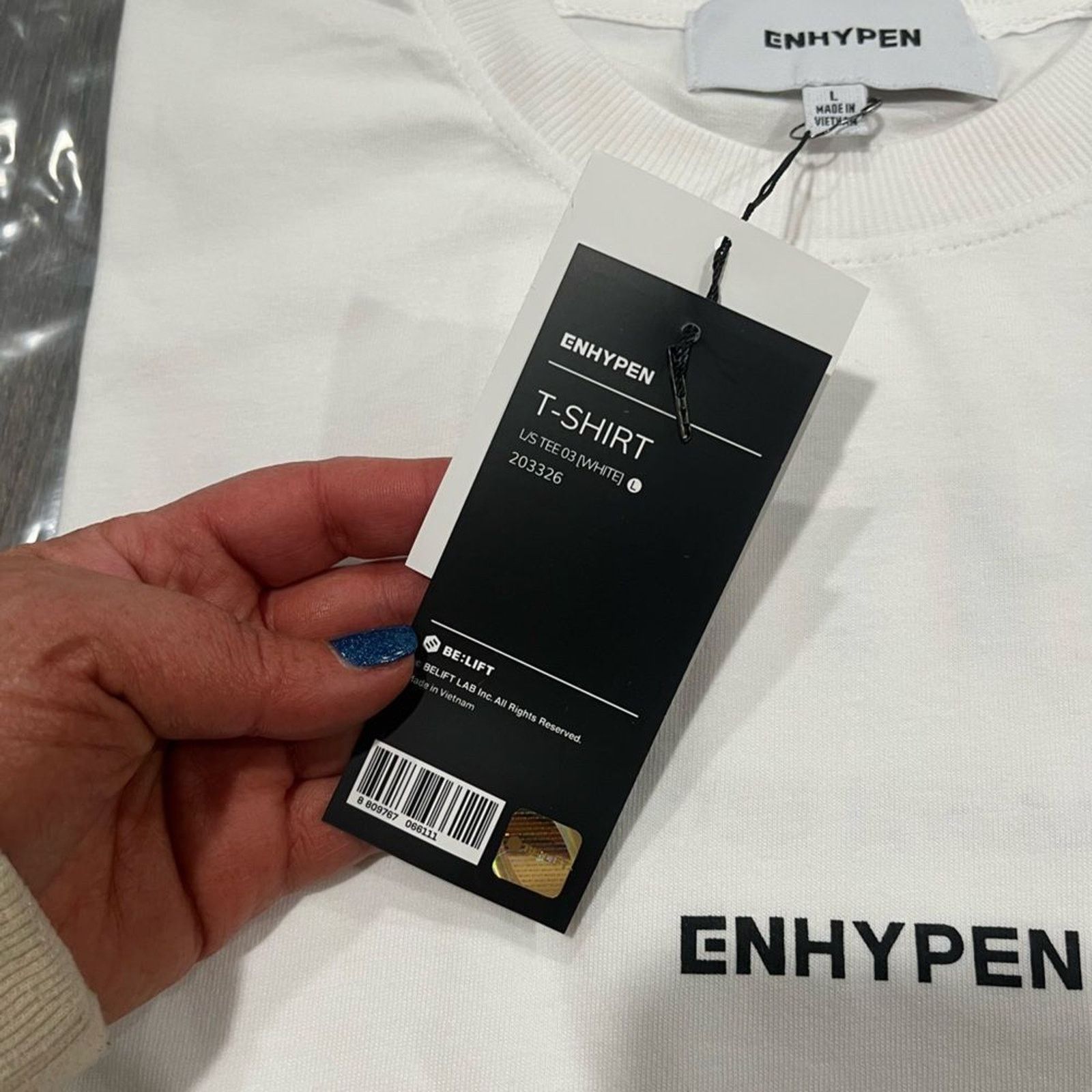 Other NWT Enhypen Band Dawn Dusk White Long Sleeve T-Shirt Size L Size US L / EU 52-54 / 3 - 7 Thumbnail