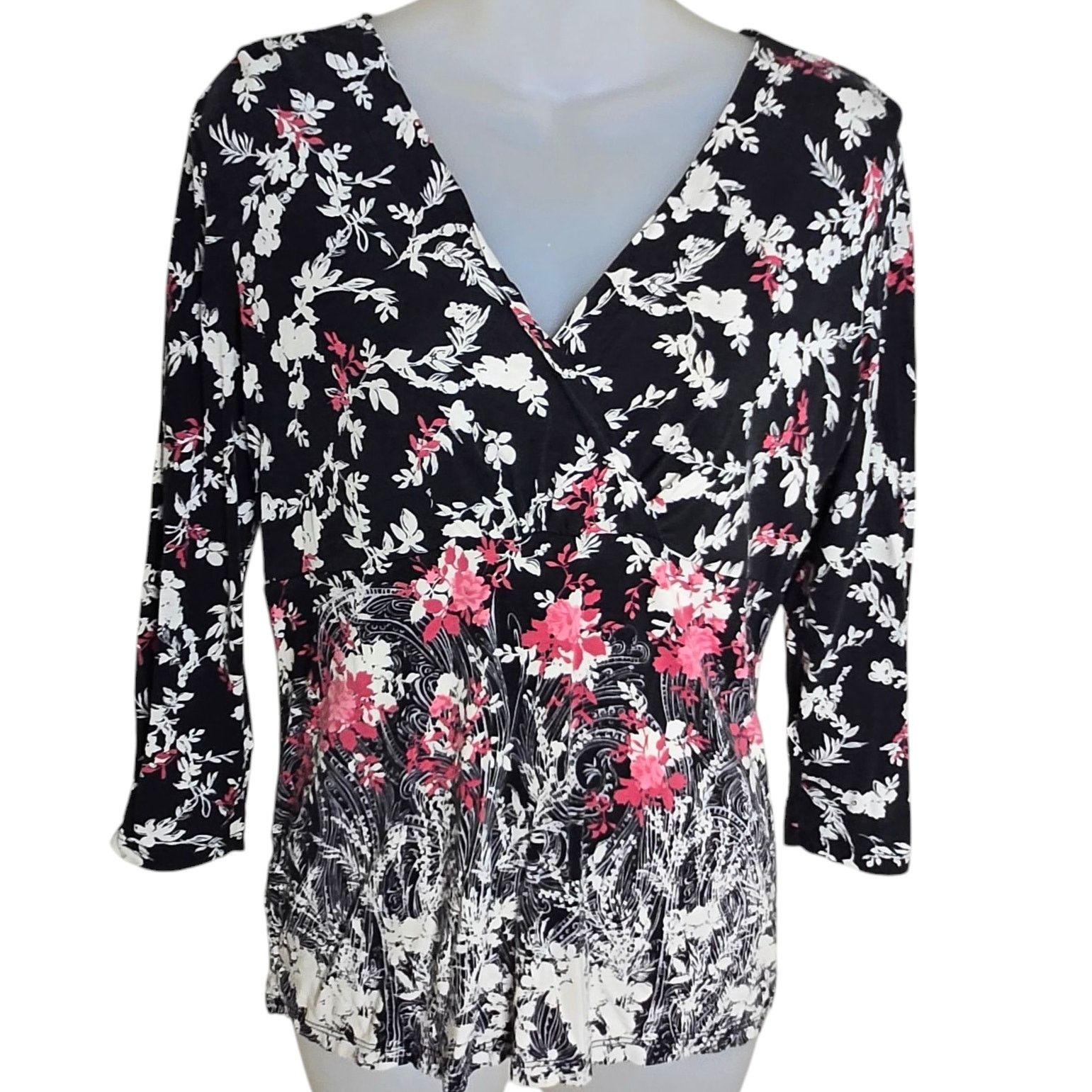 Ann Taylor Ann Taylor Floral Top Medium Surplice Neckline 3/4 Sleeves Size M / US 6-8 / IT 42-44 - 1 Thumbnail