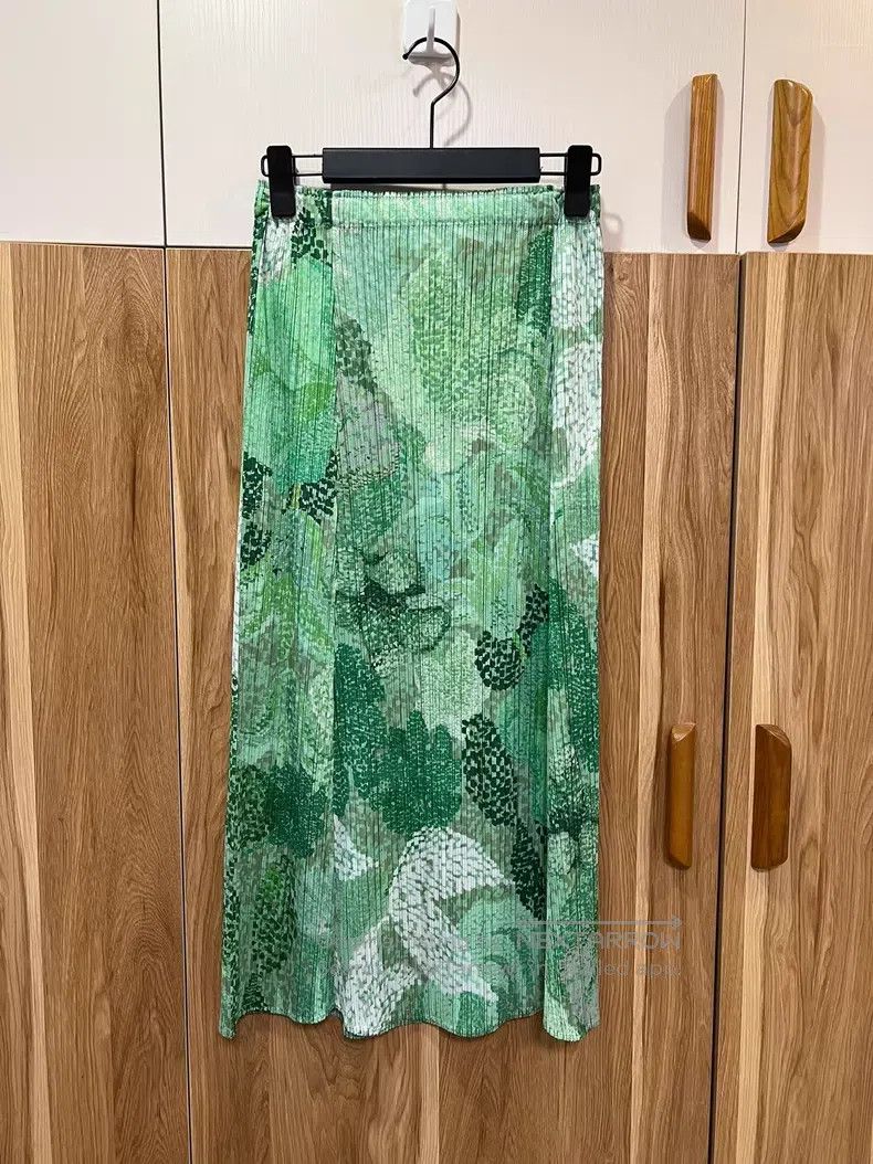 Issey Miyake Issey Miyake SIZE:3 Misty Forest Grass Green Midi Skirt Size 22" - 3 Thumbnail