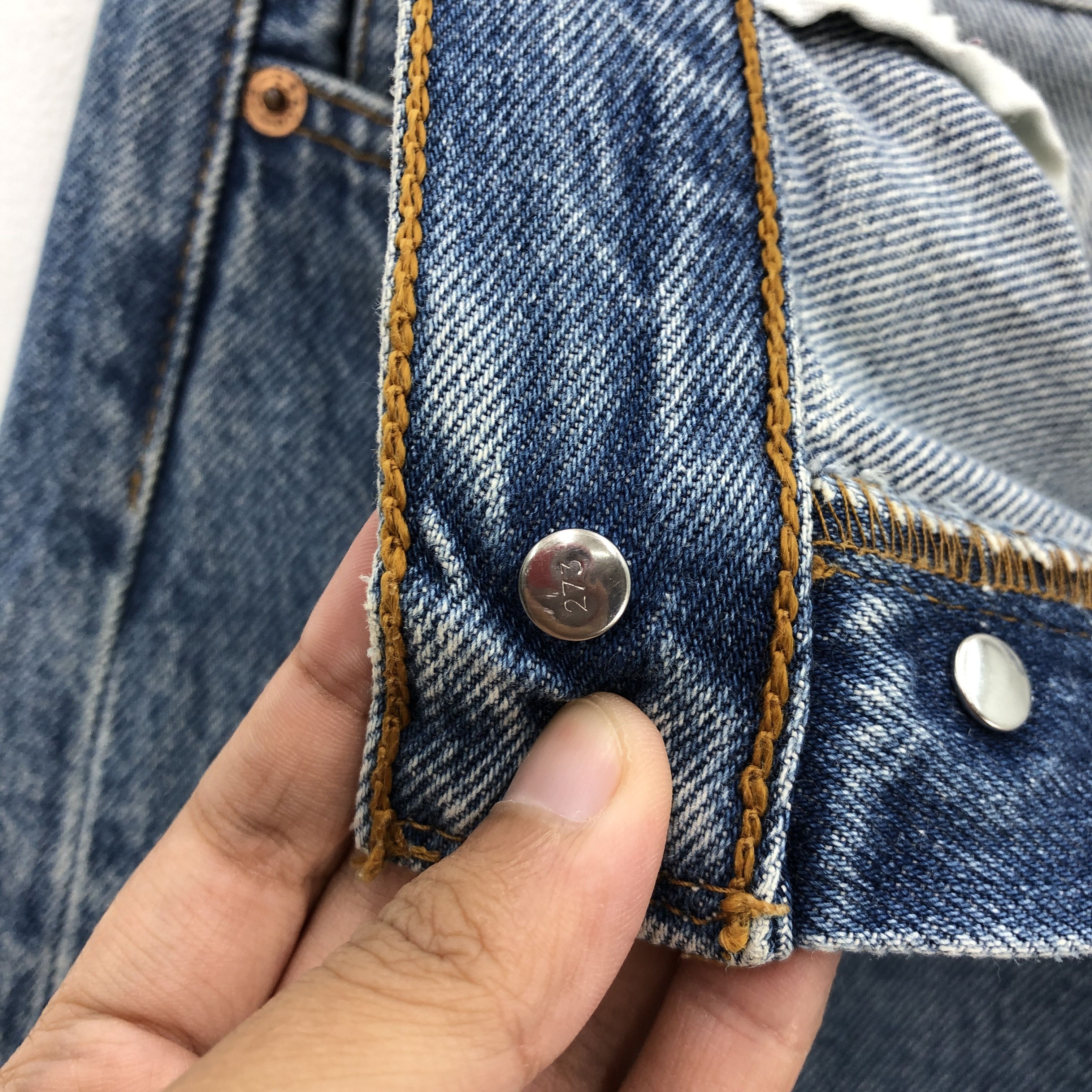 Levi's Vintage Levis 501 Jeans Levi's Faded Light Wash Denim Size 28" / US 6 / IT 42 - 7 Thumbnail