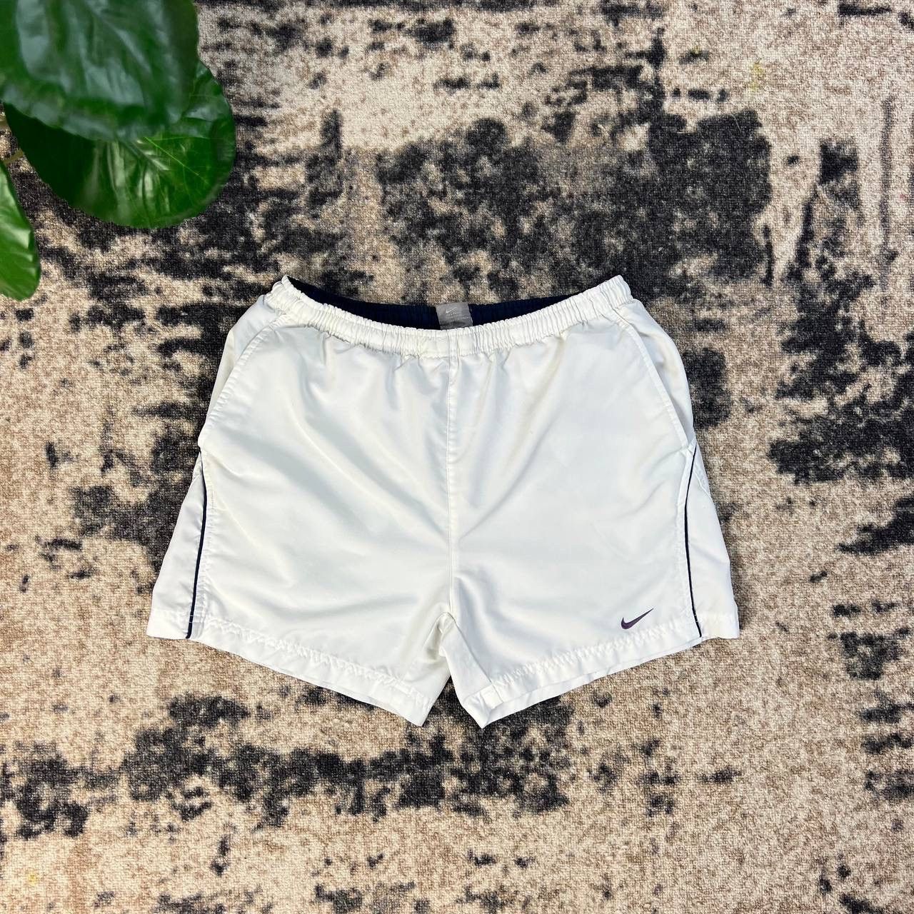 Nike Nike Swoosh Vintage Y2K Light Shorts Streetwear Style Size US 32 / EU 48 - 1 Thumbnail