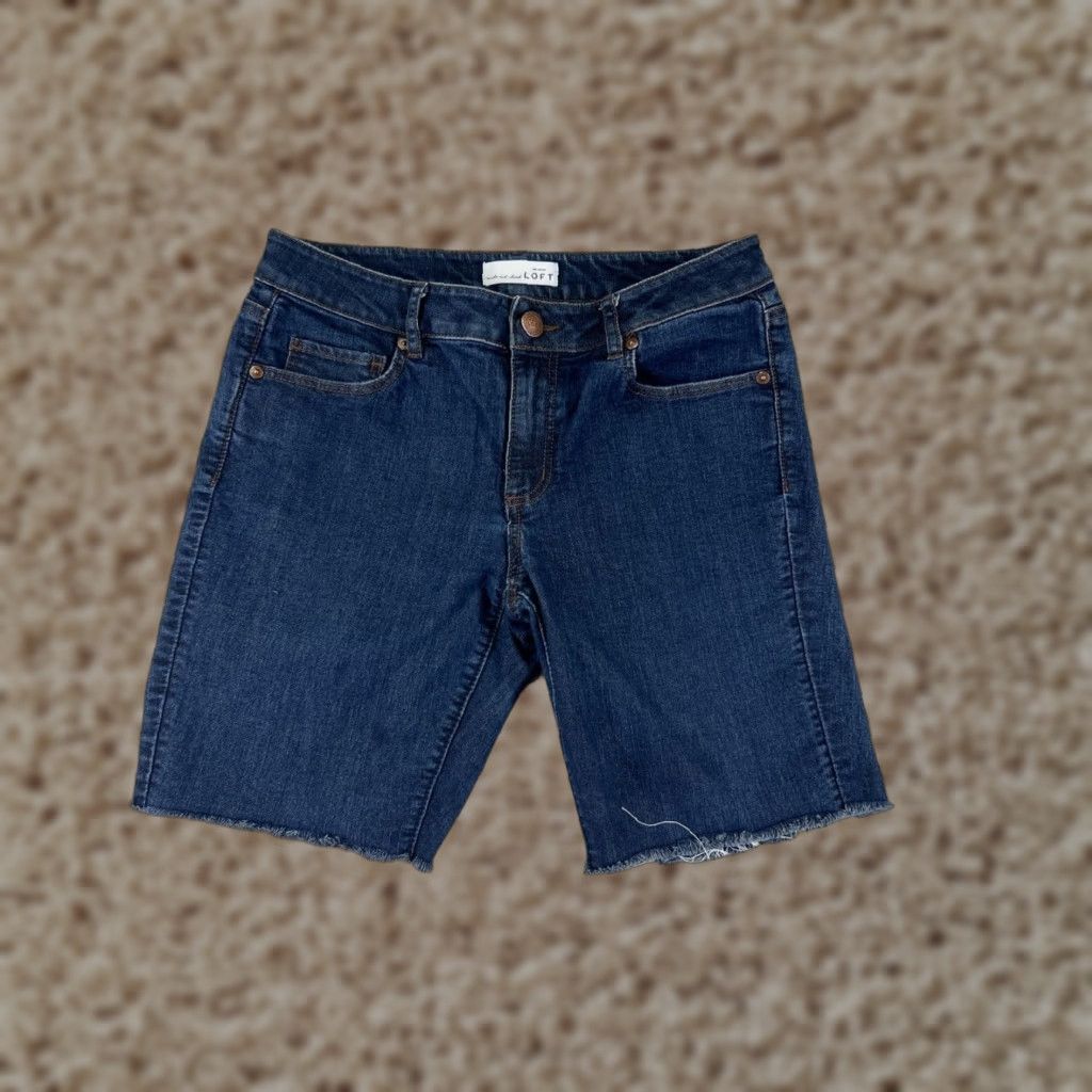 Ann Taylor Ann Taylor Shorts Womens 4 Blue Denim Low Rise Cut-Off Casual 28 Inseam Size 27" / US 4 / IT 40 - 1 Thumbnail