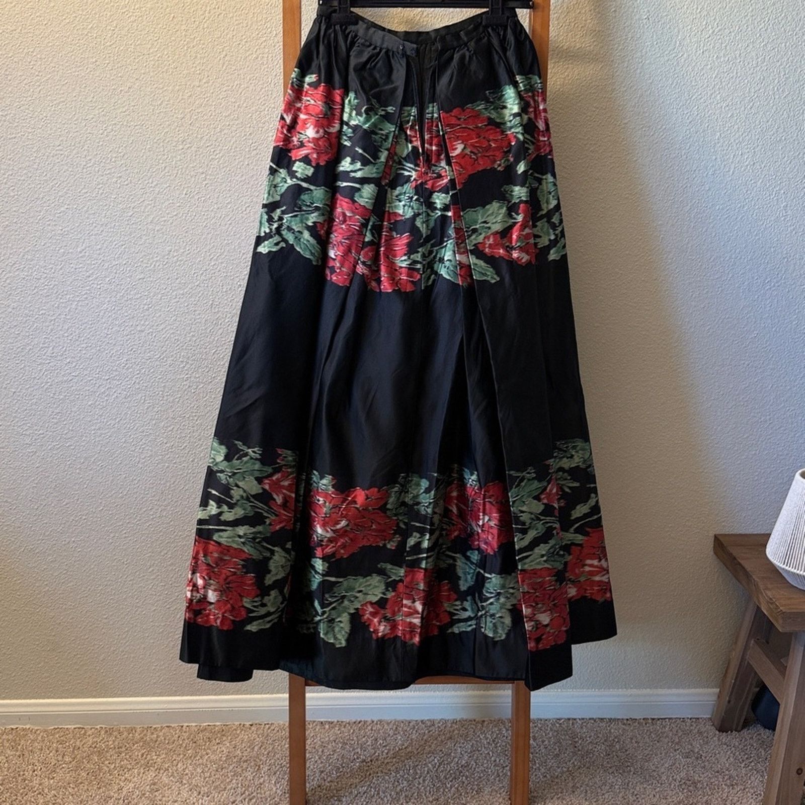 Other Vntg Adolfo silk Floral Black and Red Women's full Skirt Size 28" / US 6 / IT 42 - 4 Thumbnail