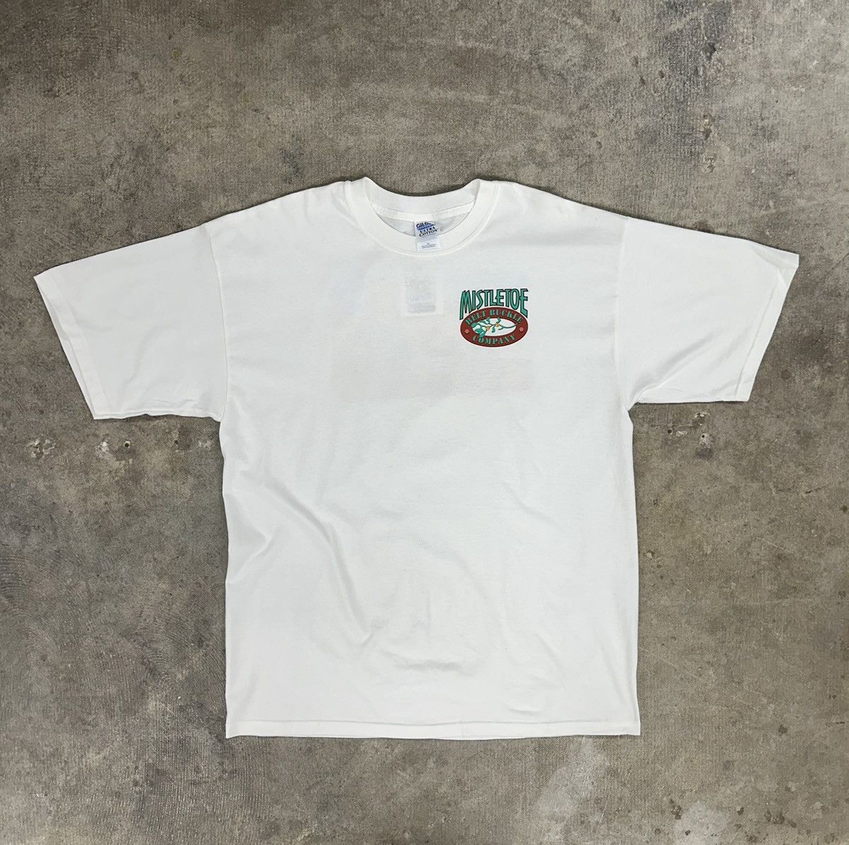 Gildan × Vintage Vintage 90s Mistletoe Belt Company Construction T-Shirt Size US XL / EU 56 / 4 - 2 Thumbnail