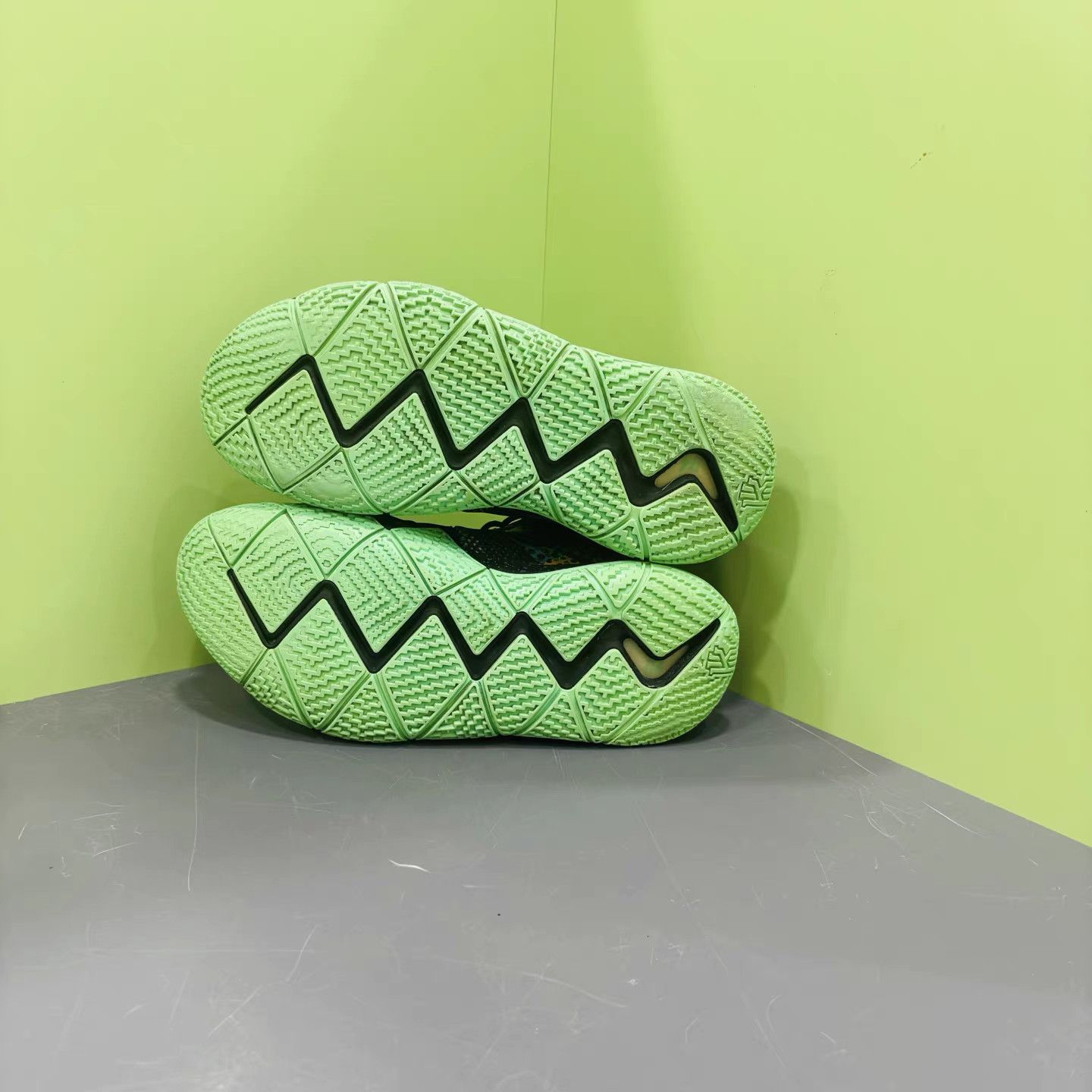 Nike Nike Kyrie 4 Mamba Mentality Basketball Shoes K15 Size US 10 / EU 43 - 8 Thumbnail