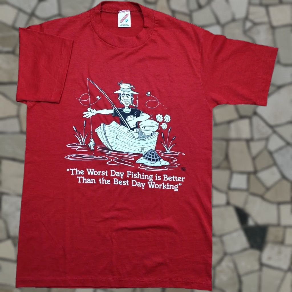 Jerzees VINTAGE The Worst Day Fishing Jerzees 1985 T-Shirt Large Retro USA Small Red Shirt Mens Regular Short Sleeve Crew Neck Logo 80s Funny Fish Retro Size US L / EU 52-54 / 3 - 1 Thumbnail
