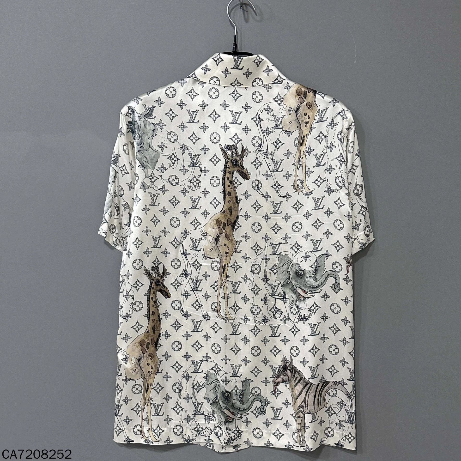 Louis Vuitton LV Zoo Series Women's Silk Short-Sleeve Shirt Size XS / US 0-2 / IT 36-38 - 3 Thumbnail