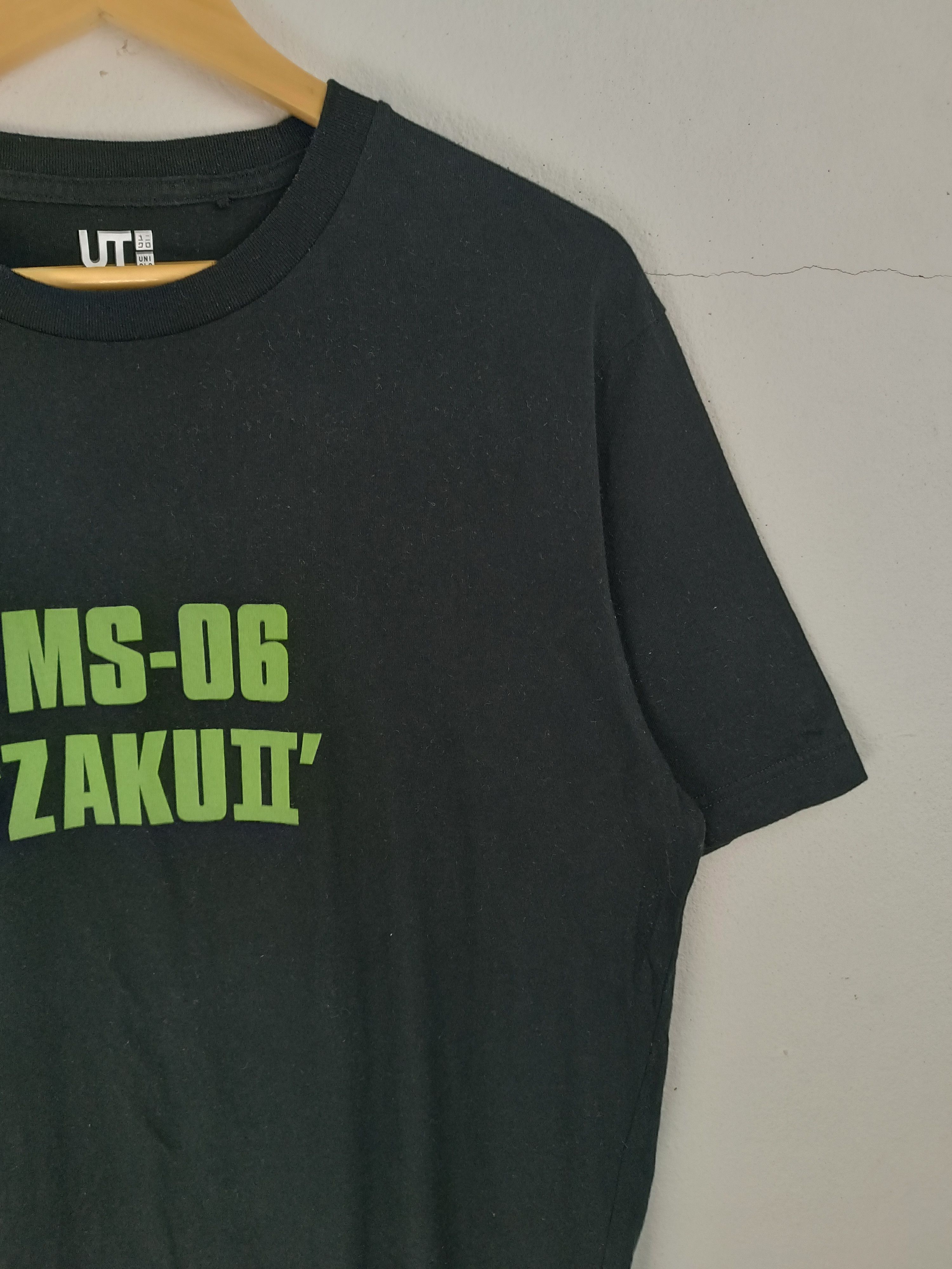 Anime VINTAGE GUNDAM MS-06 'ZAKU II' 40TH ANNIVERSARY TEE Size US L / EU 52-54 / 3 - 6 Thumbnail