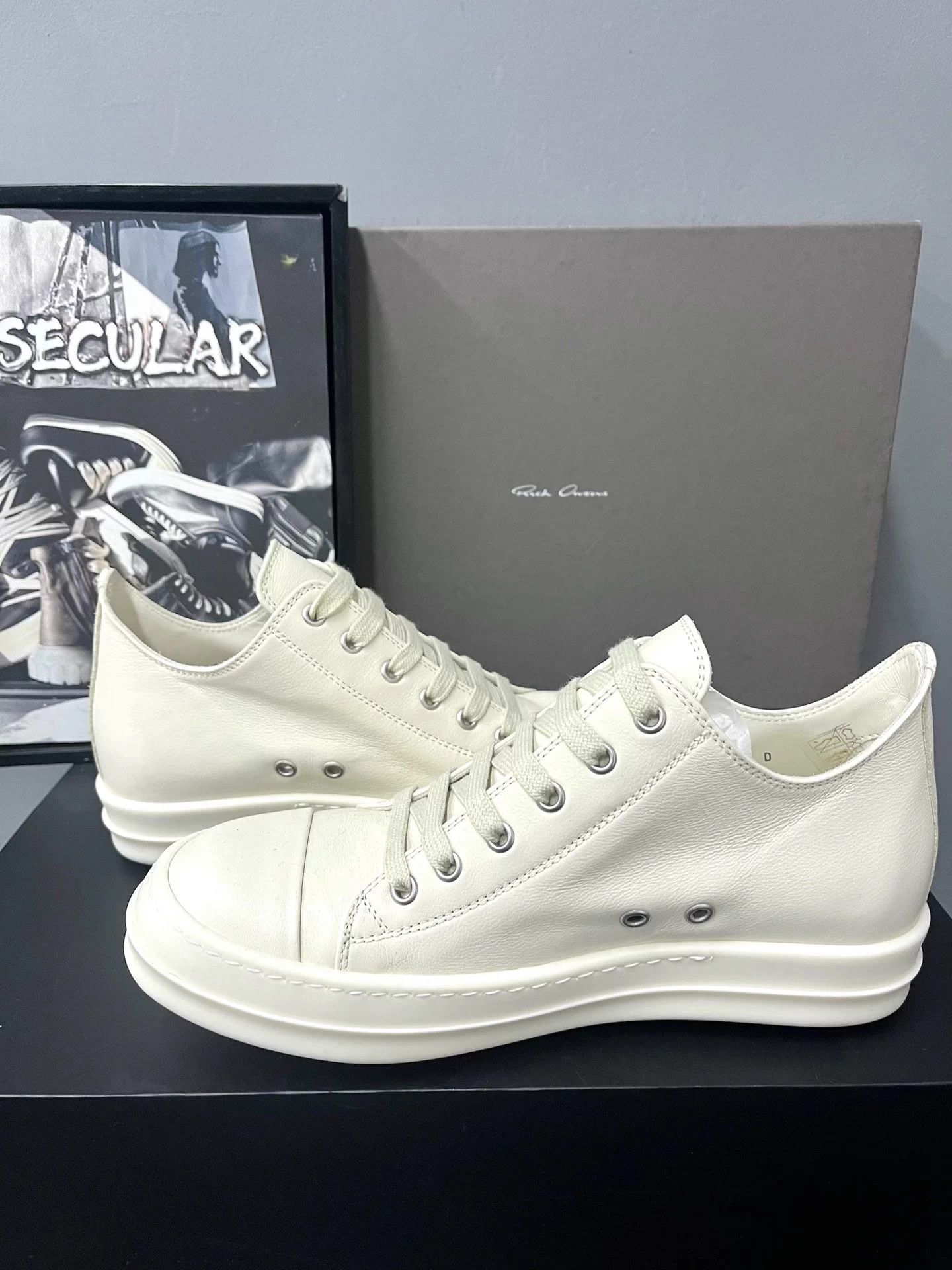 Rick Owens Rick Owens 25SS Cream Leather Chunky Low Sneakers K34 Size US 6 / IT 36 - 2 Thumbnail