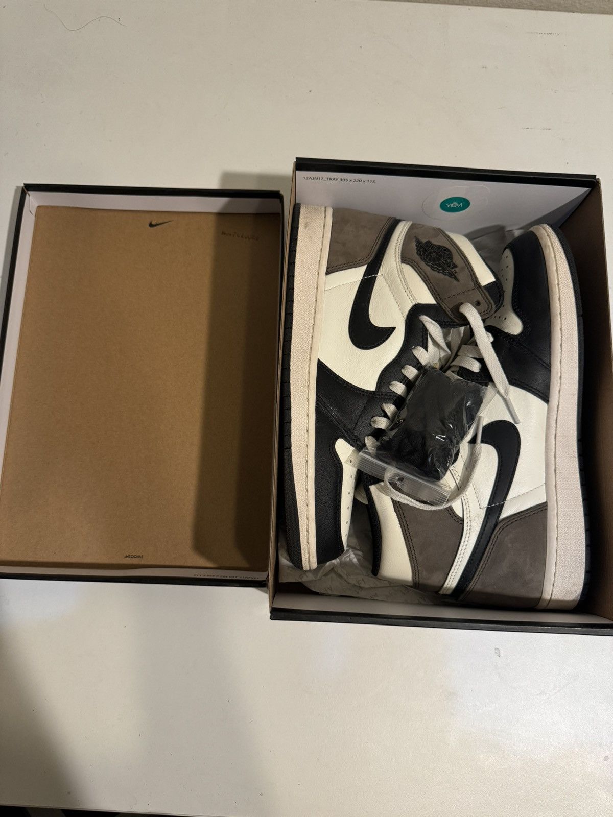 Nike Air Jordan 1 Retro High Mocha/Black Size US 9 / EU 42 - 11 Thumbnail
