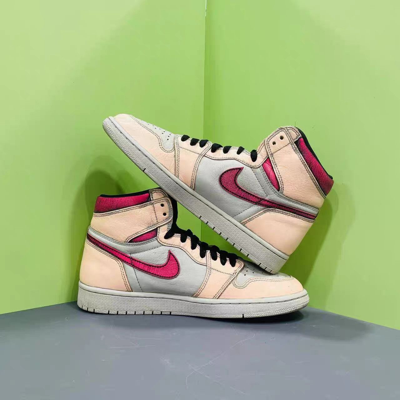 Jordan Brand Air Jordan 1 Retro High "White/Pink Scratch" K15 Size US 10 / EU 43 - 6 Thumbnail