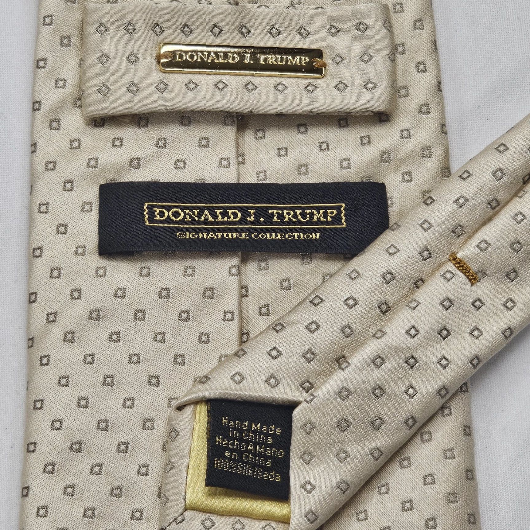 Vintage Donald J. Trump Signature Collection Necktie Men's Beige 100% Silk Small Squares Size ONE SIZE - 6 Thumbnail