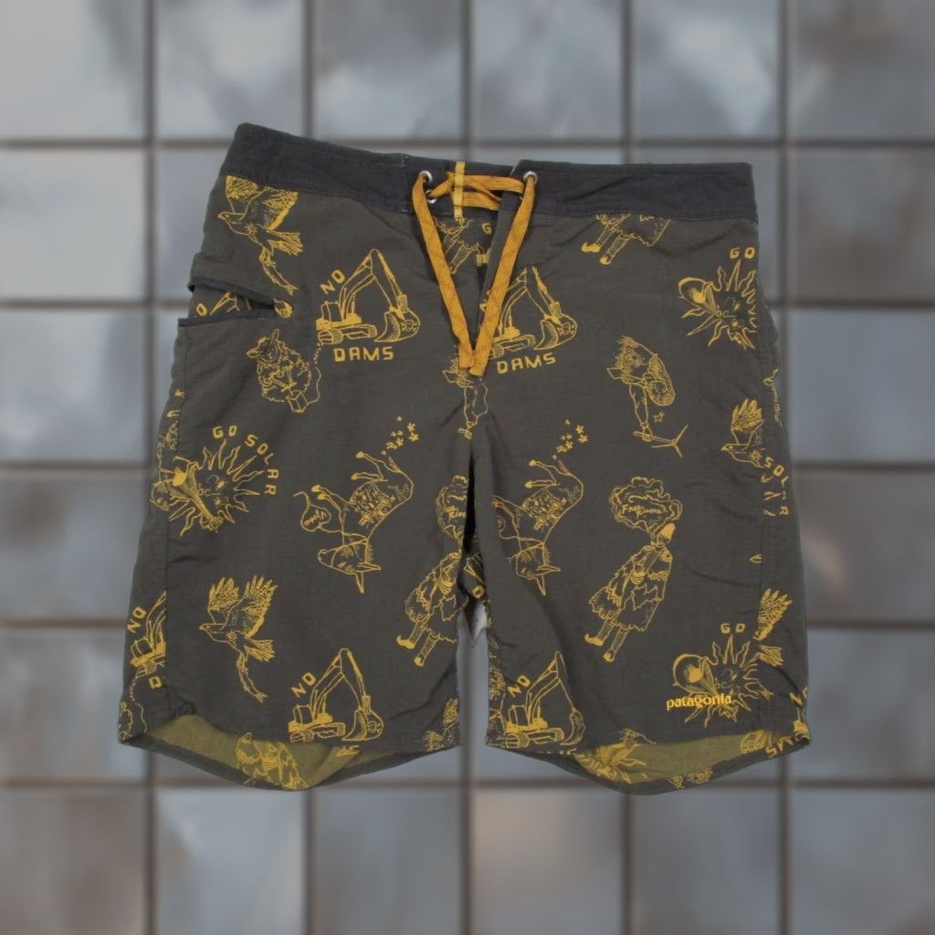 Patagonia Patagonia Shorts Mens 34 Black Wavefarer AOP Go Solar Trunks Beach Swim Size US 34 / EU 50 - 1 Thumbnail