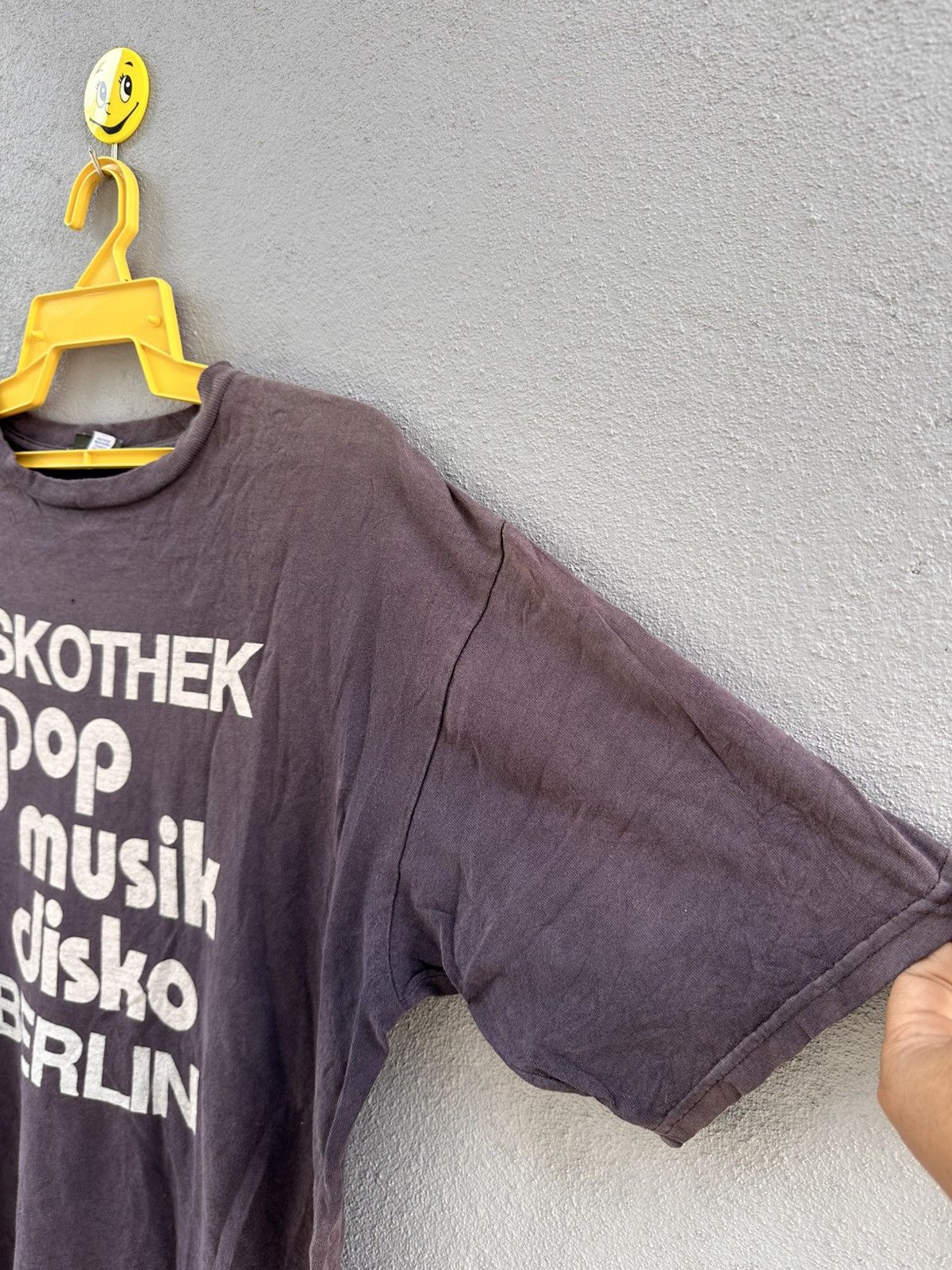 Journal Standard Thrashed Diskothek Pop Musik Disco Berlin Angebote Grunge T Size US L / EU 52-54 / 3 - 9 Thumbnail