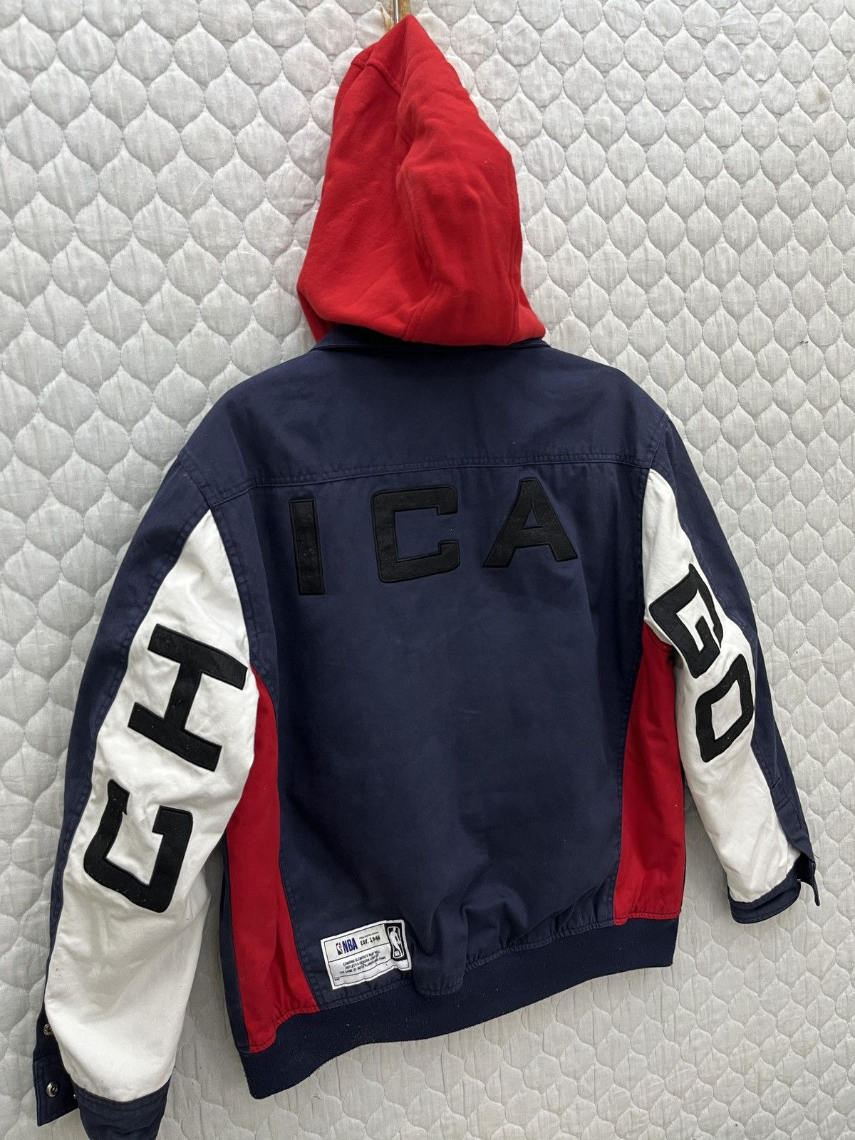 NBA 🔥🔥🔥STEALS CHICAGO BULLS DETACHABLE HOODIE JACKET Size US M / EU 48-50 / 2 - 3 Thumbnail