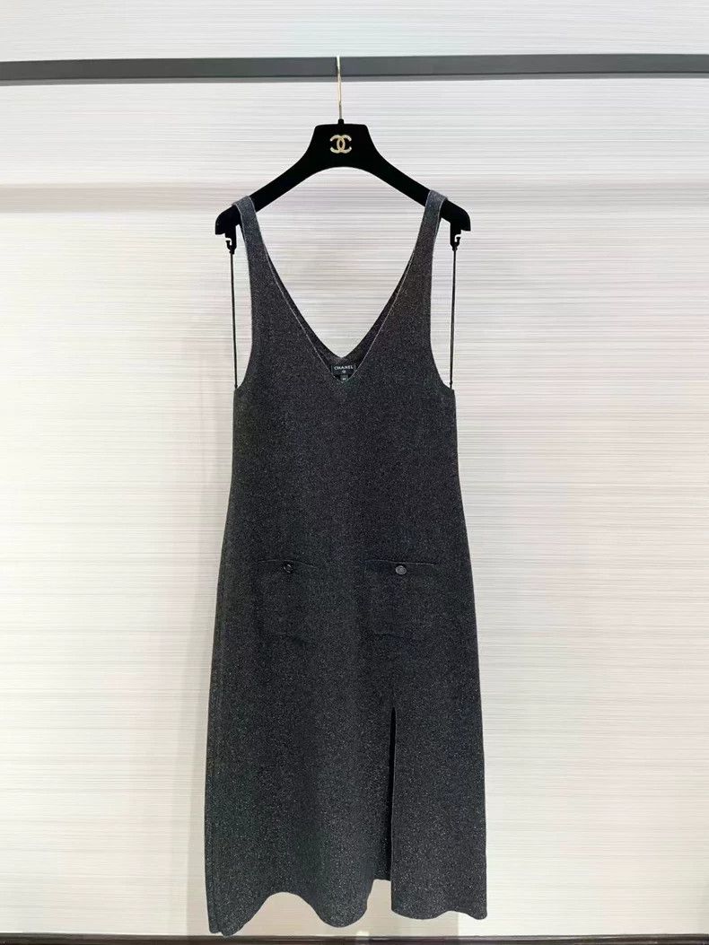 Chanel Chanel Large v-neck split knitted skirt Size XXS / US 00 / IT 34 - 1 Thumbnail