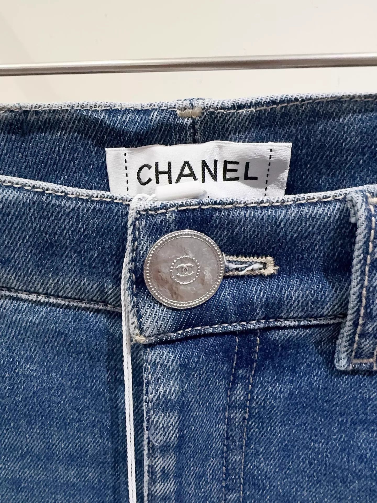Chanel Chanel Women's CC Slim Fit Jeans Size 36 New Tags Size 26" / US 2 / IT 38 - 2 Thumbnail