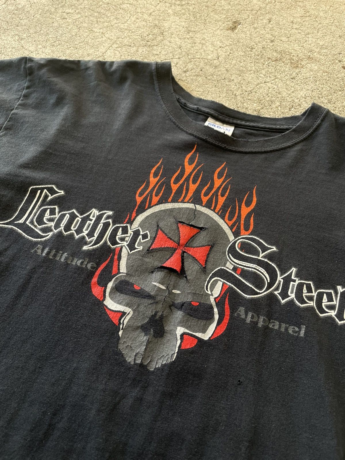 Vintage Thrashed Leather Steel Brand T-shirt Size US L / EU 52-54 / 3 - 3 Thumbnail