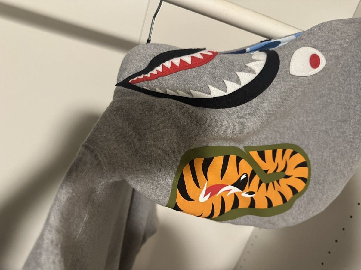Bape Bape Grey Shark Hoodie Size US XXL / EU 58 / 5 - 4 Thumbnail