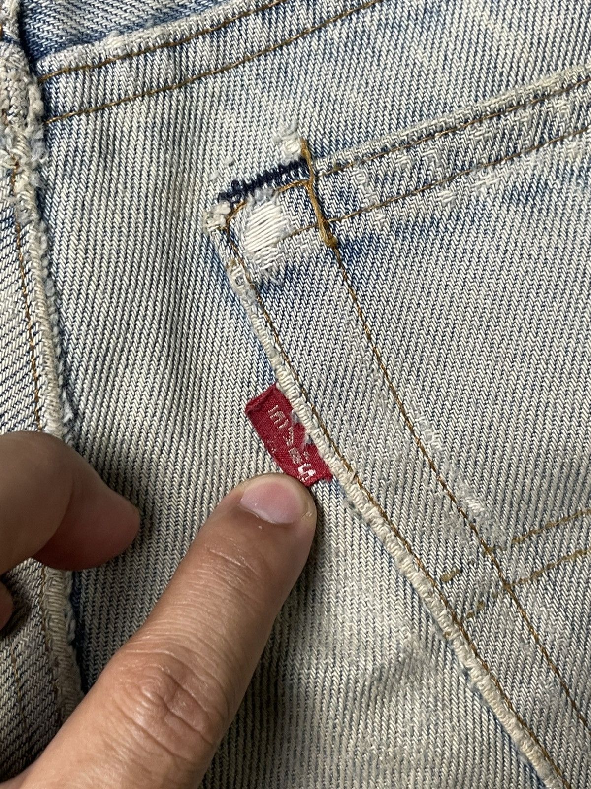 Vintage LEVIS Fashion Ripped Jeans (83)