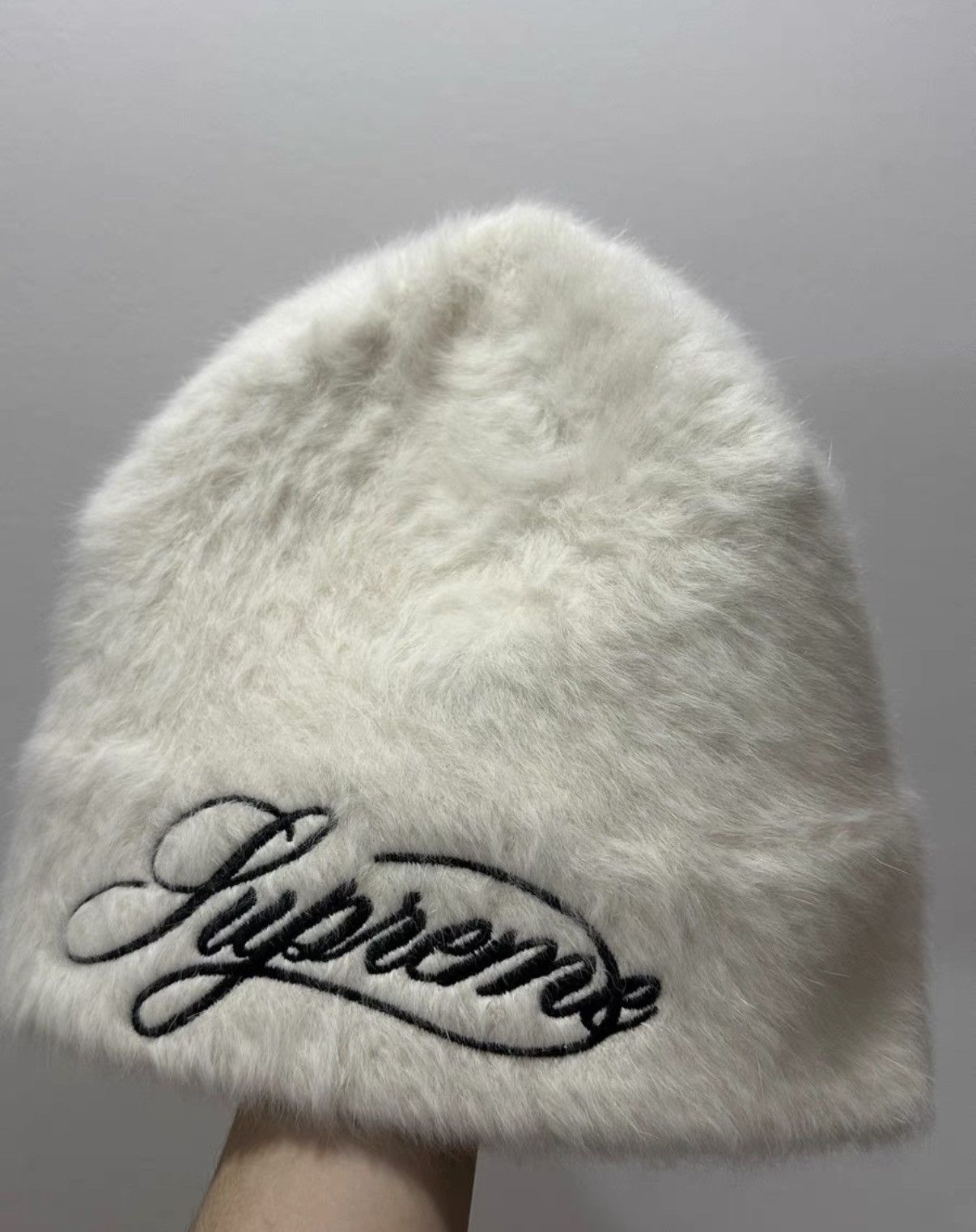 Kangol × Supreme Supreme Kangol Furgora Script Beanie white fur