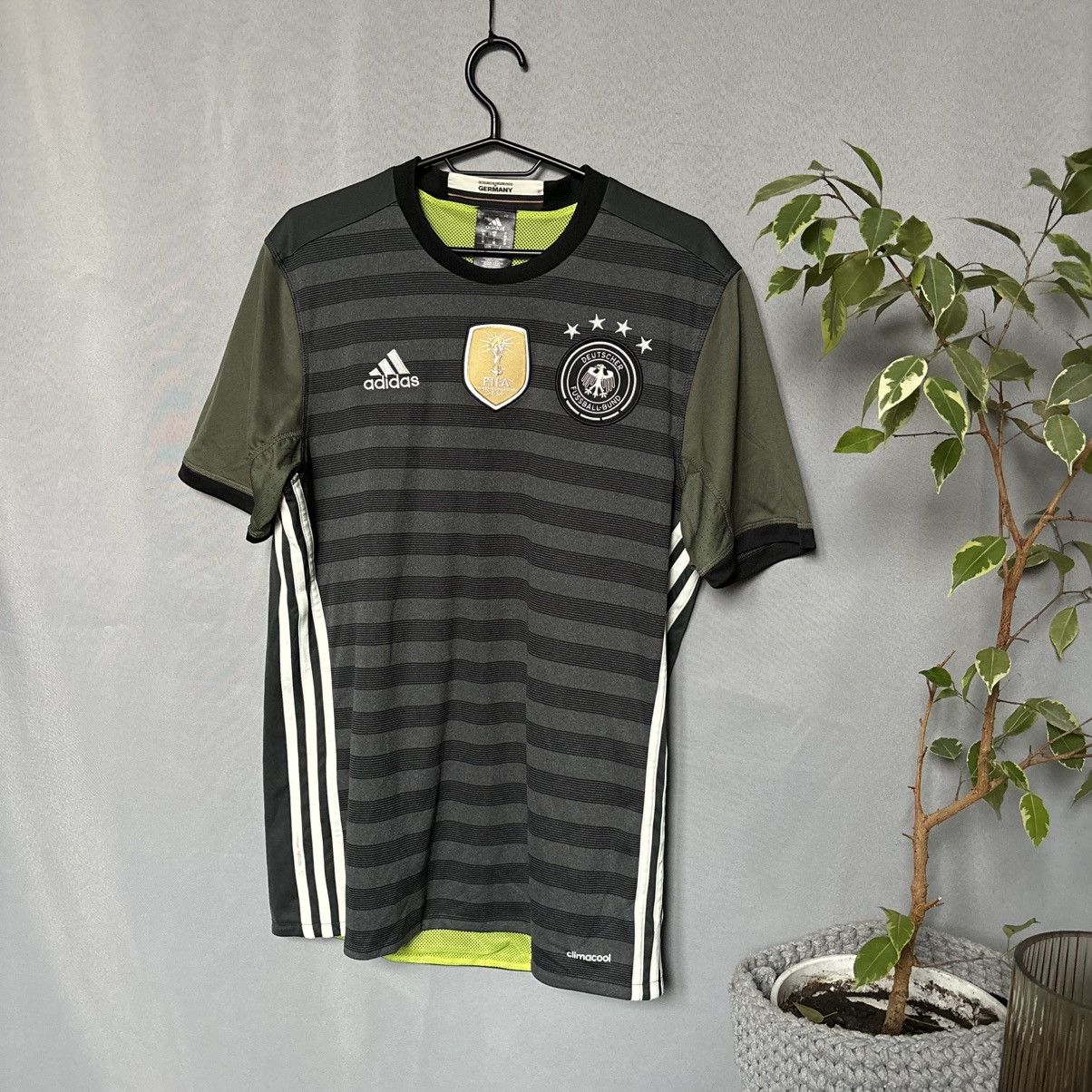 Adidas Adidas Germany Deutscher Fifa World champions 2014 medium Size US M / EU 48-50 / 2 - 2 Thumbnail