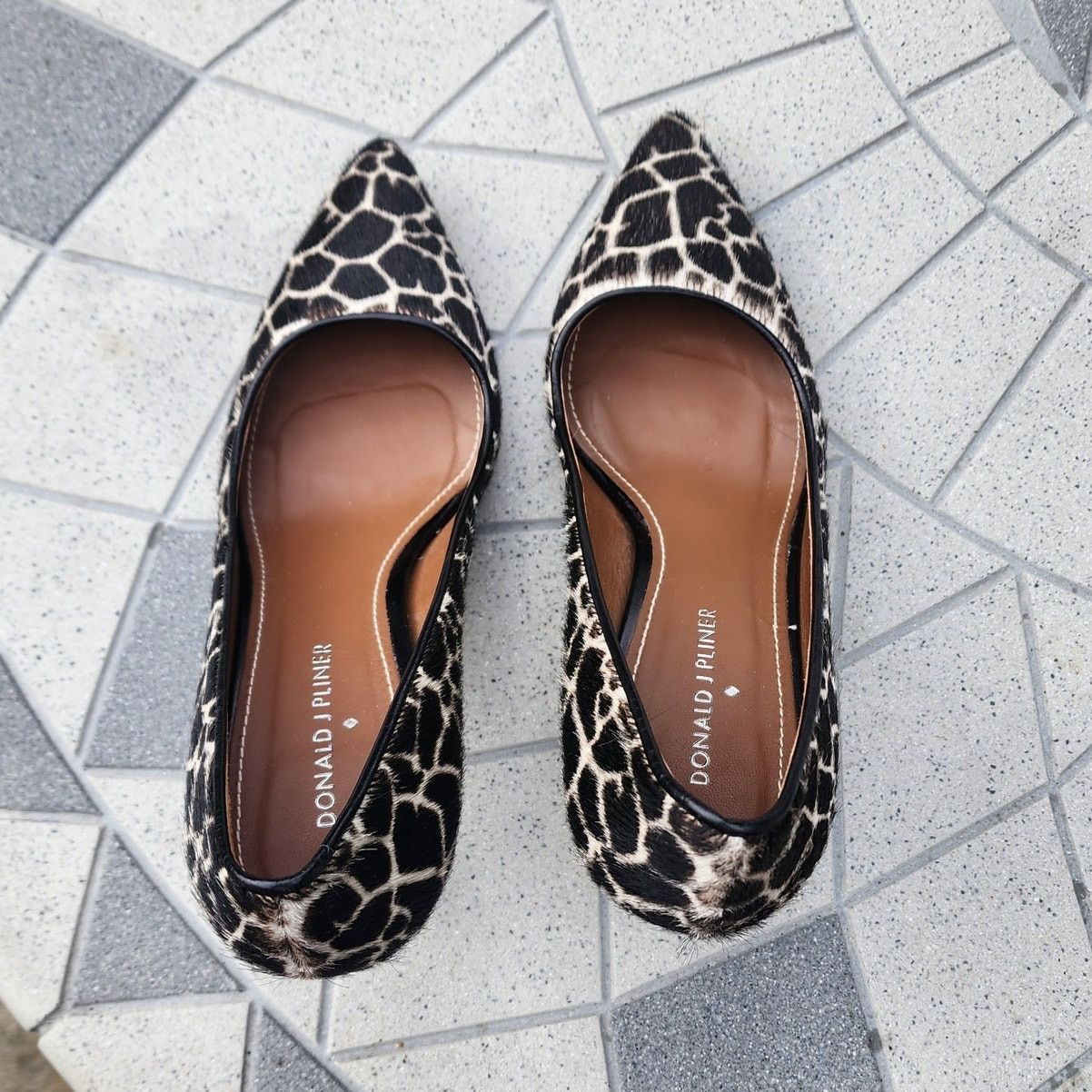Donald Pliner Donald Pliner Treva Giraffe Exotic Fur Pointed Toe Pumps 8 Size US 8 / IT 38 - 7 Thumbnail