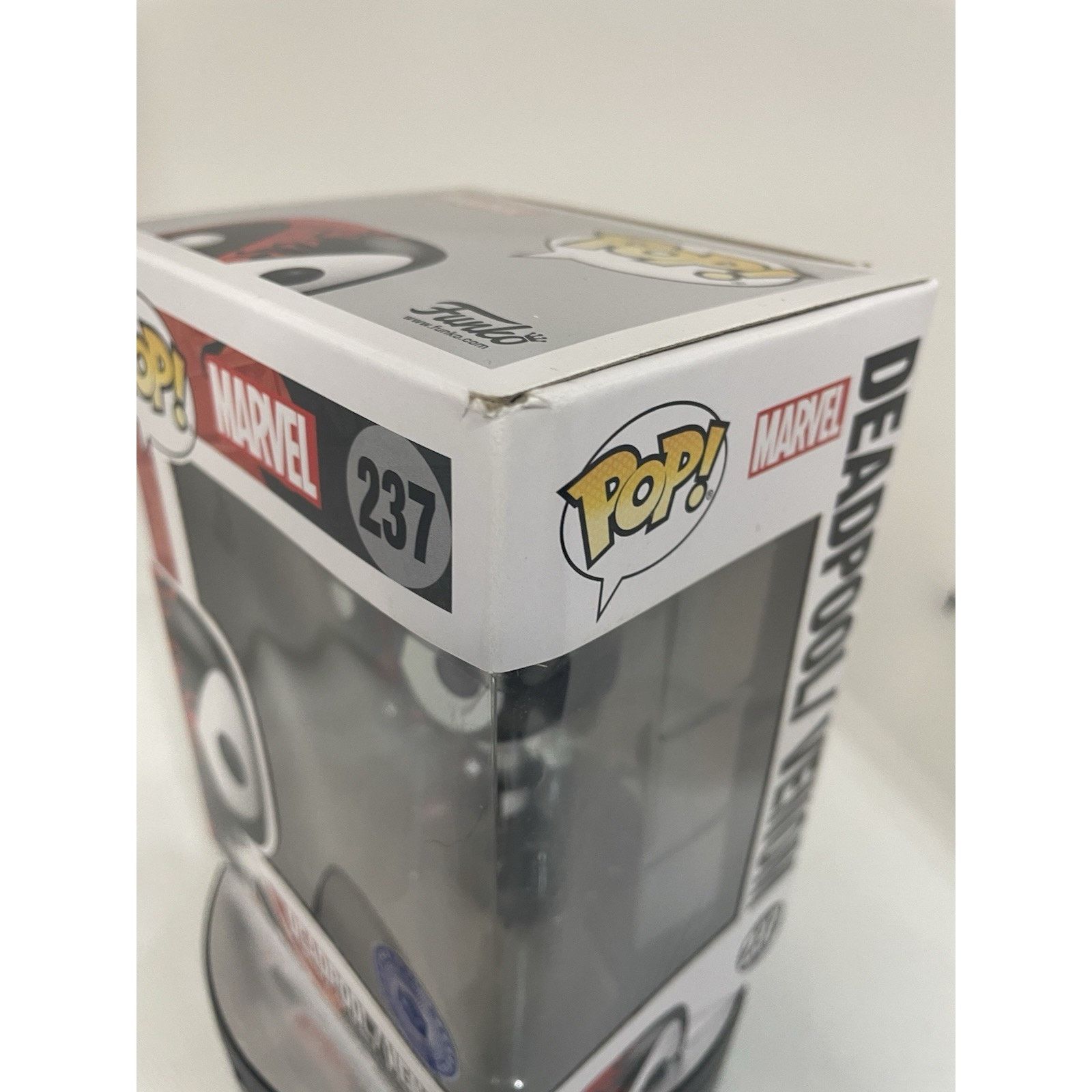 Marvel Comics Funko Pop! Deadpool / Venom (Metallic) - PIAB Exclusive 237 Size ONE SIZE - 3 Thumbnail