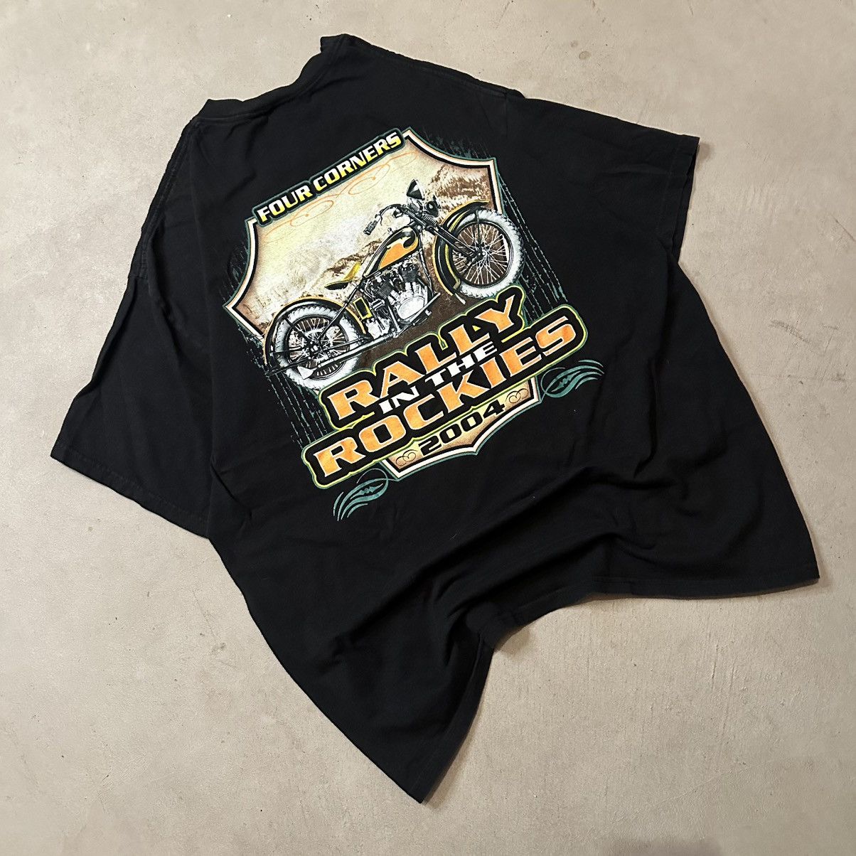 Hanes Vintage 2004 Rally in the Rockies Motorcycle Biker Shirt Size US XL / EU 56 / 4 - 1 Thumbnail