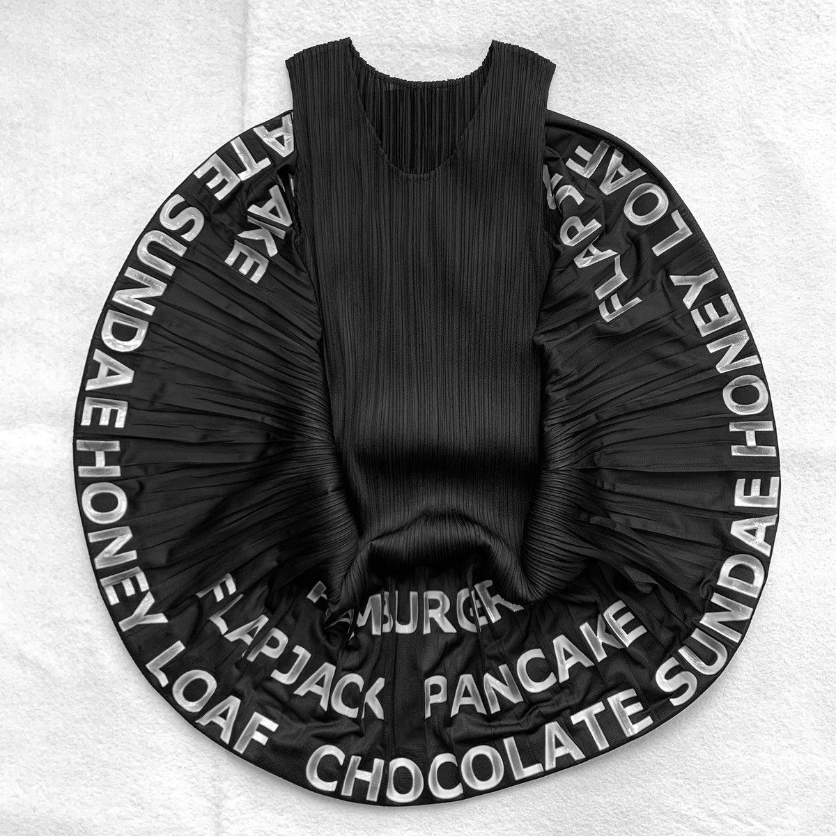 Pleats Please Issey Miyake Pleats Please Issey Miyake SS2004 Fast Food Menu Dress Size M / US 6-8 / IT 42-44 - 3 Thumbnail