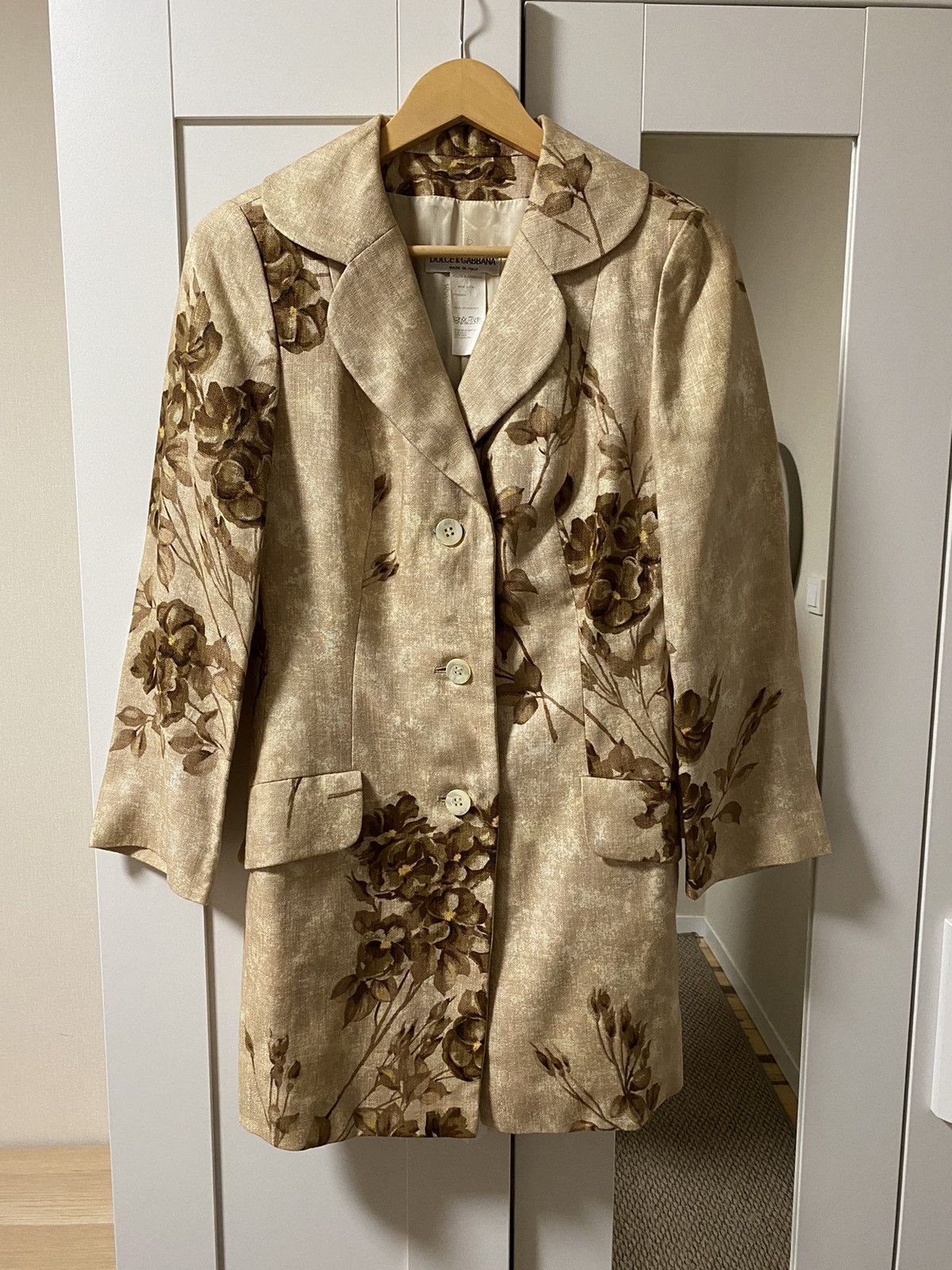 image of Dolce Gabbana x Vintage Dolce&gabbana Vintage Linen Blazer Flowers Print Jacket, Women's (Size XS)