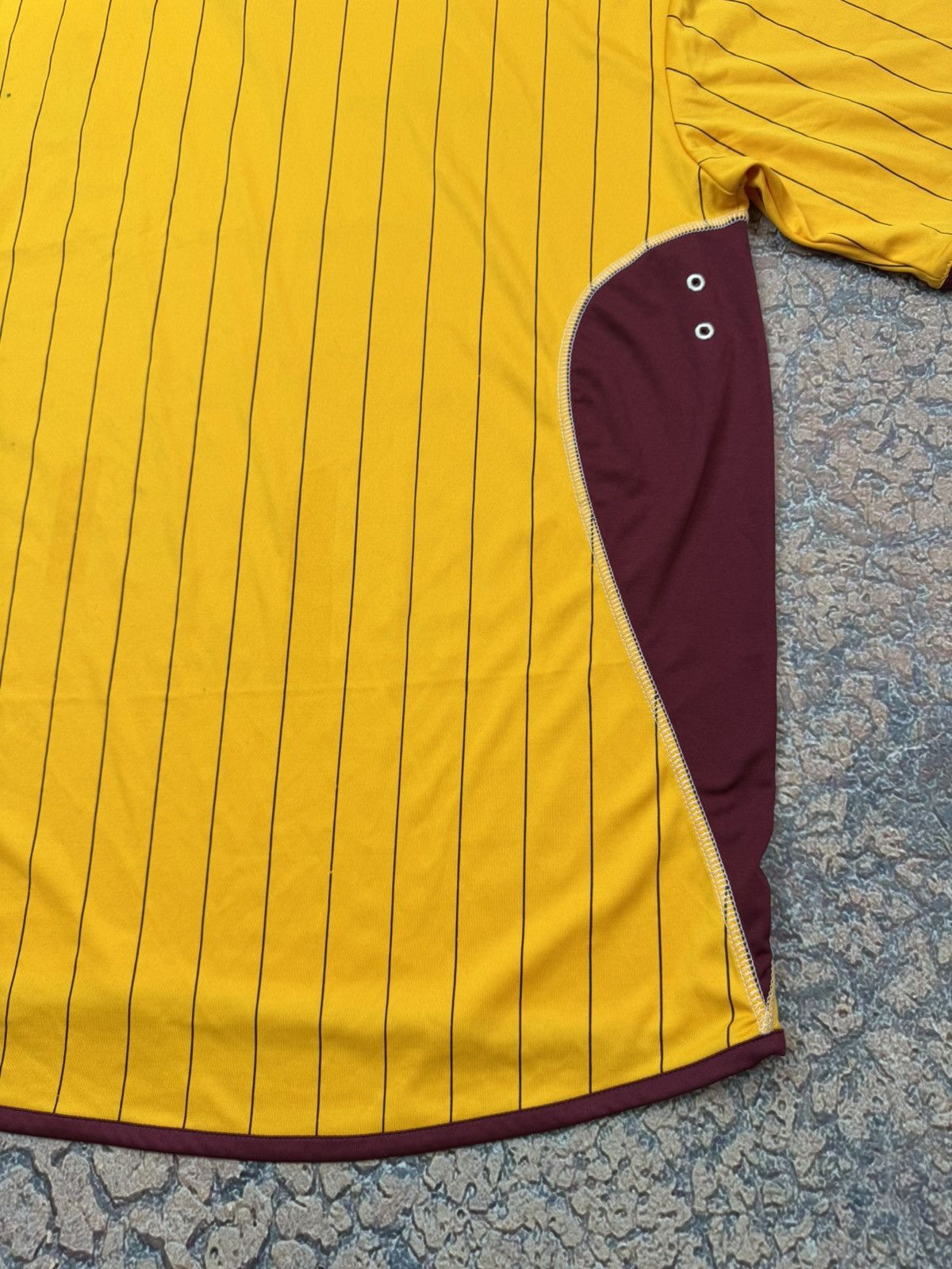 Nike Bradford City Home 2010s Football Shirt Soccer Jersey size L Size US L / EU 52-54 / 3 - 11 Thumbnail
