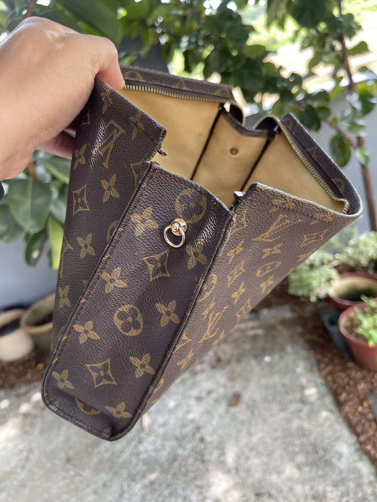 Louis Vuitton Authentic LOUIS VUITTON Mono Porce Toilette Bag Size ONE SIZE - 22 Thumbnail